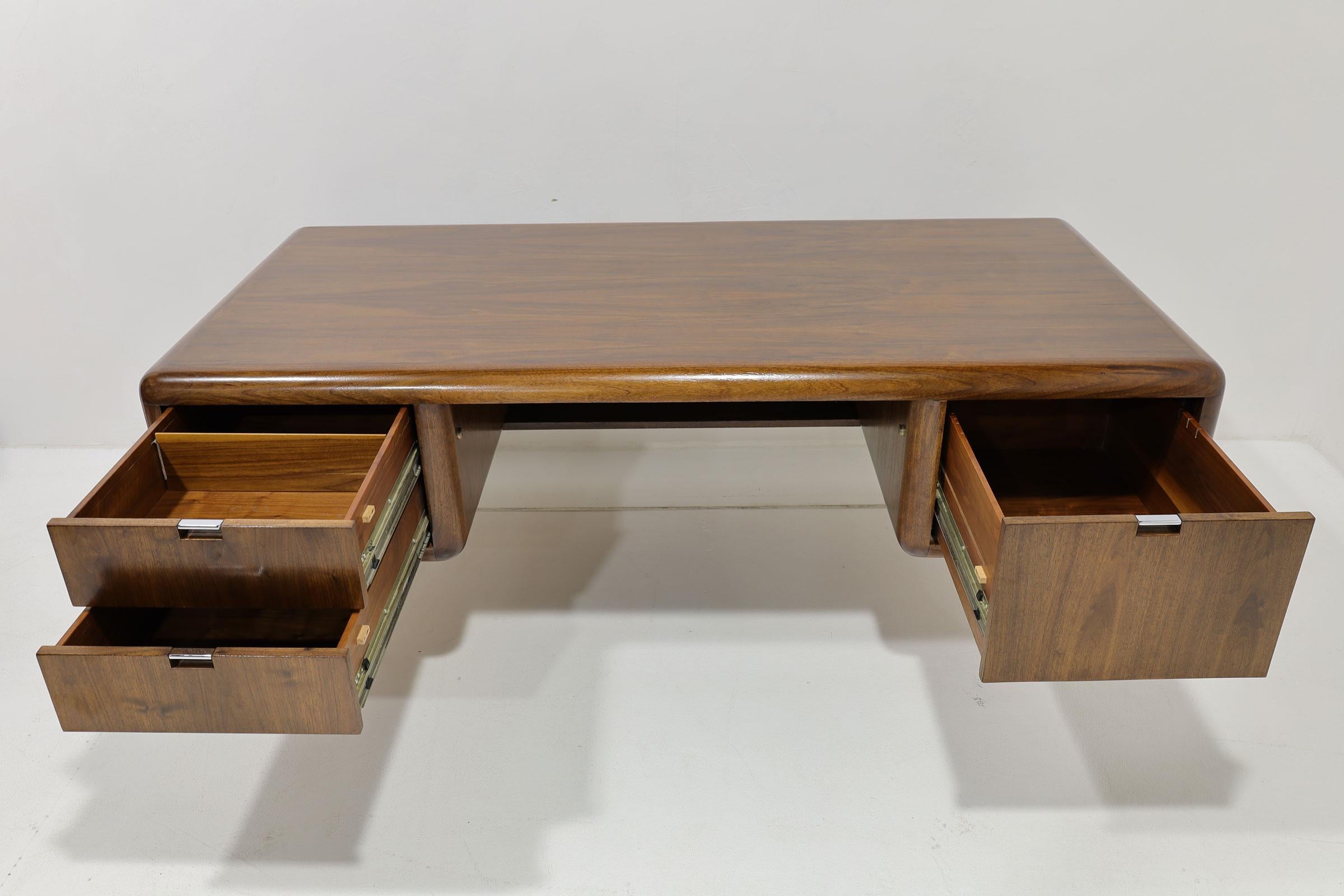 Vladimir Kagan Style Walnut and Lucite Executive Desk by Gianni,  1970s For Sale 3