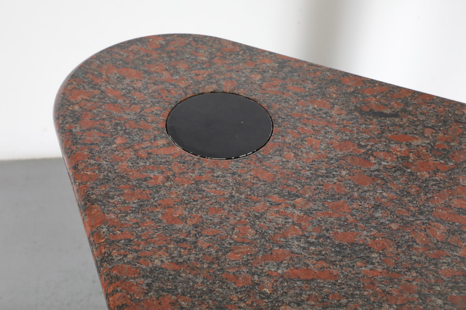 Tisch „Vlieger“ oder „Kite“ aus rotem Granit von Louk Straver für Castelijn im Angebot 7