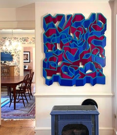 Grande scultura geometrica astratta da parete su pannello di legno sagomato, blu e rosa