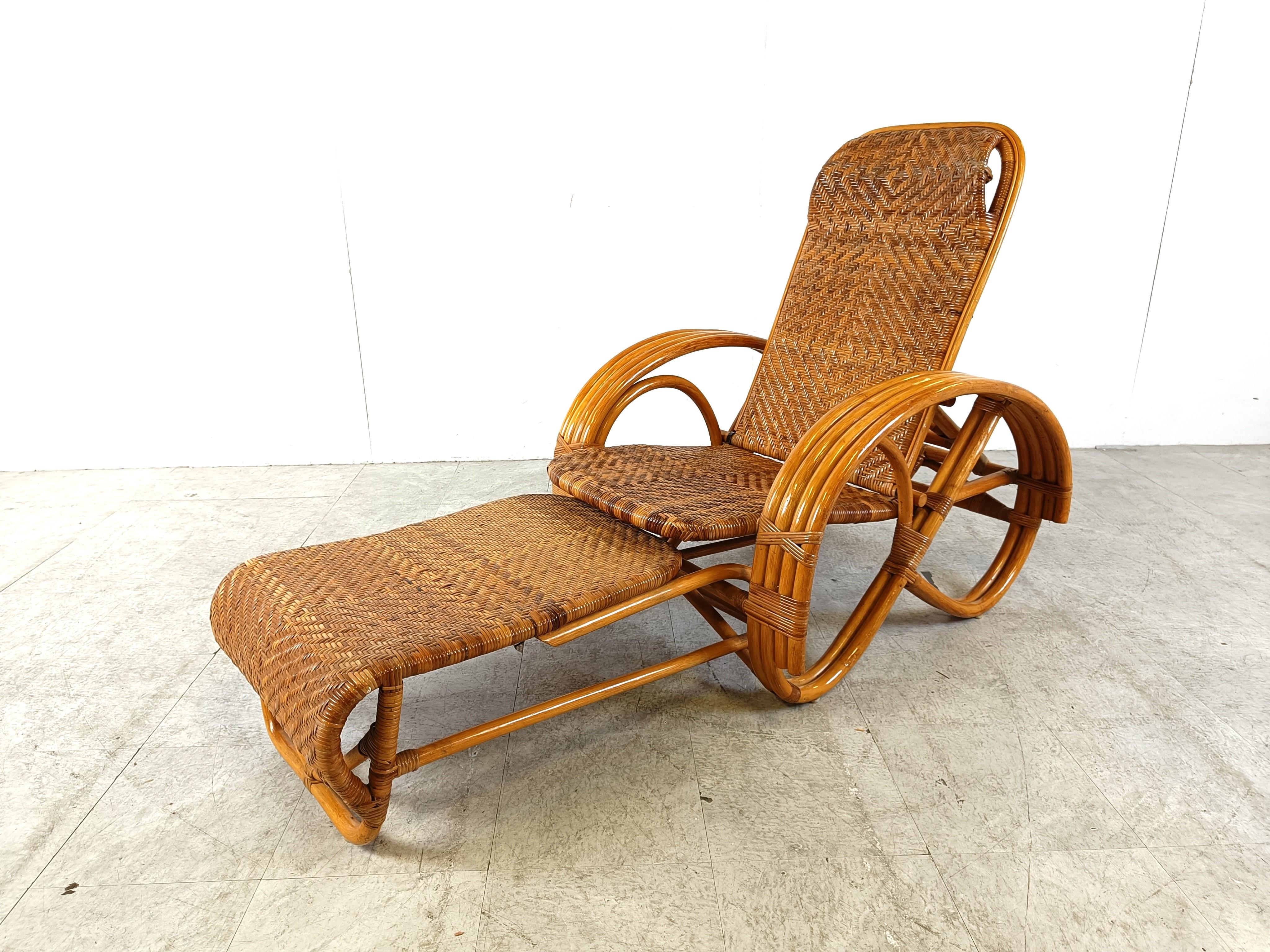 Mid century Paul Frankl style lounge chair/chaise longue

Beautifully shaped bamboo frame with wicker seat and backrests.

The backrests is adjustable in multiple position and can be flattened. The footrest can also be extended or stored away under