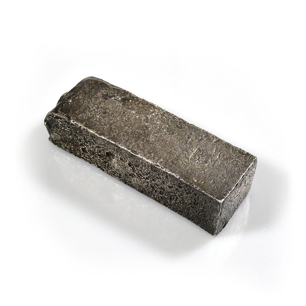 With assayer mark GVD for Gerrit van Driel an VOC monogram with letters M (Middelburg) and Z (Zeeland).
 
EXTREMELY RARE
 
Ex Christie’s Amsterdam, 4 December 1986 – ORIGINAL CHRISTIE’S POUCH INCLUDED
 
Recovered from the wreck of the VOC ship