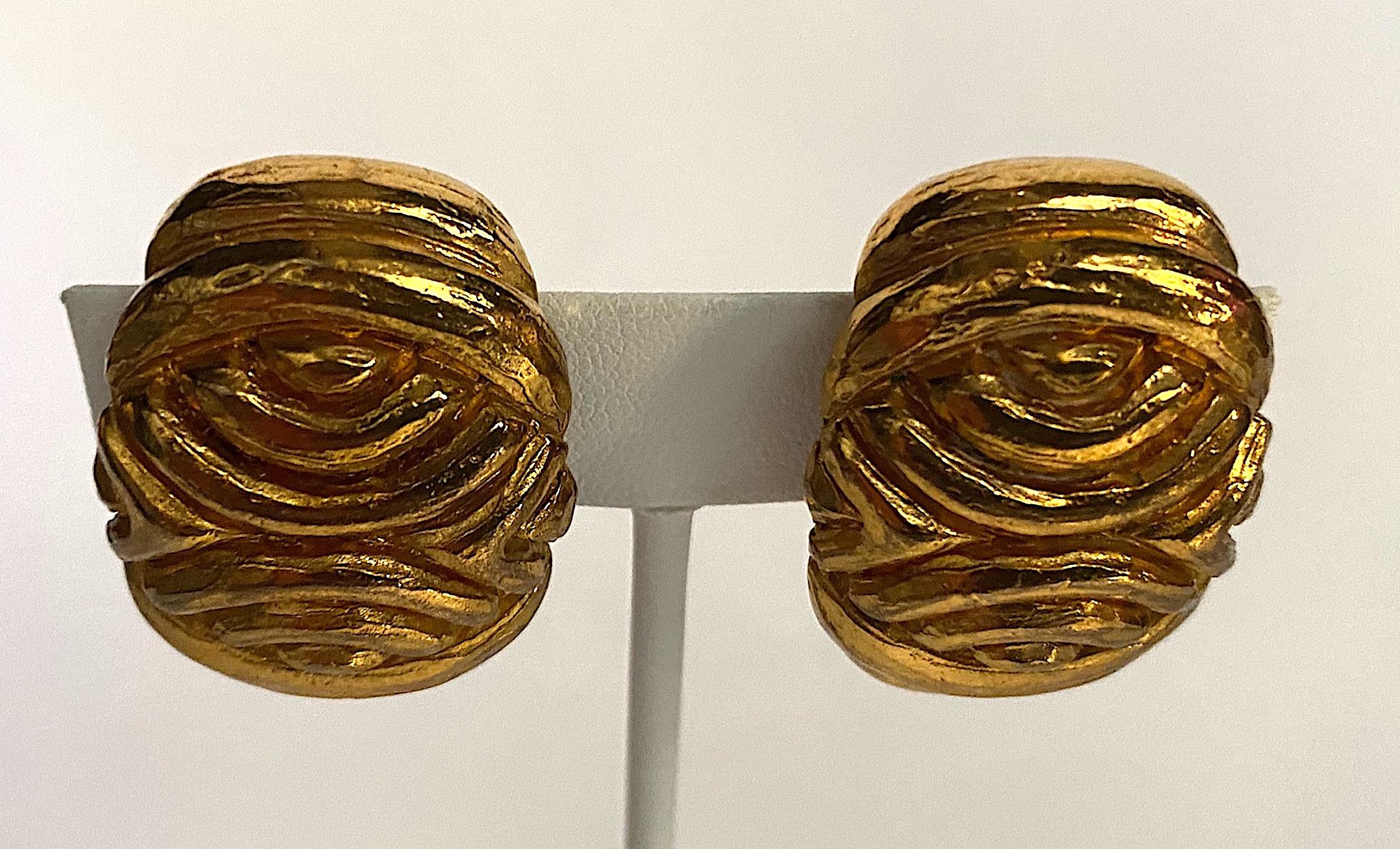 Vogue Bijoux 1980s Gold Abstract Sculpte Earrings In Good Condition In New York, NY