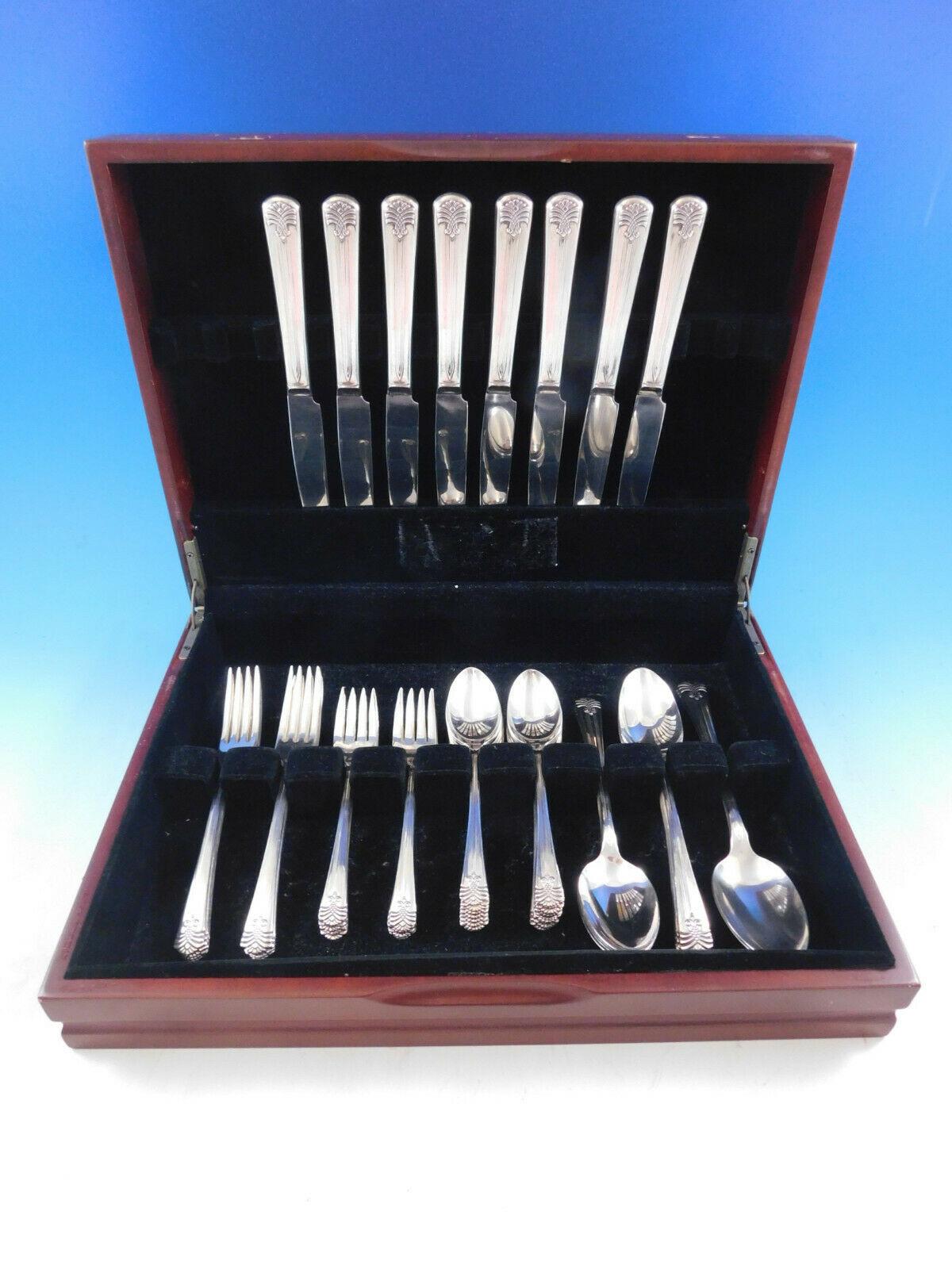 Vogue by International Silverplate Flatware set, 50 pieces. This set includes:

8 Dinner Knives, 9 1/8