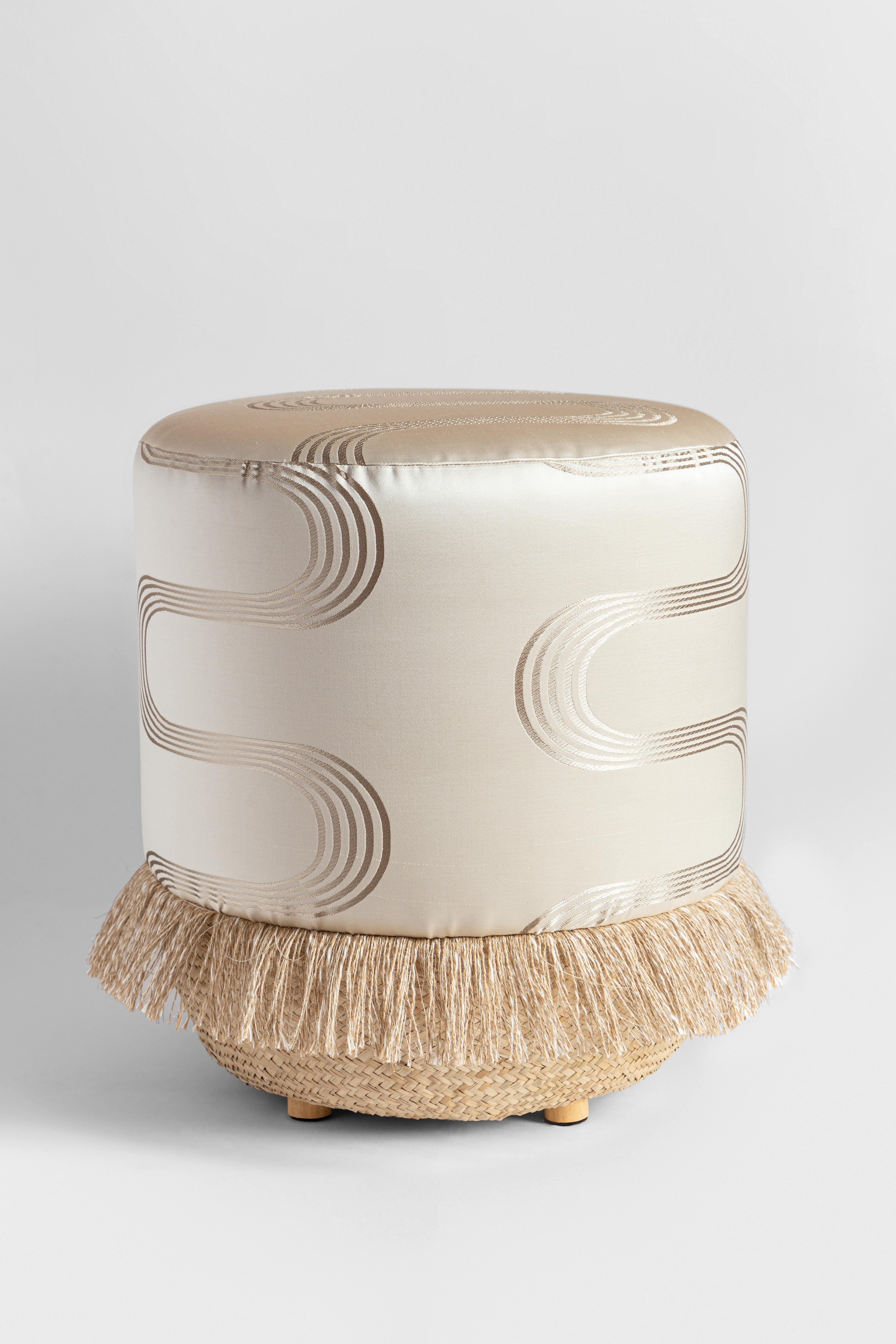 This ivory pouf is the epitome of refined taste and classy designs. Its light silk brightens up the room and would fit well both in a dark and bright interior. The curved shapes together with the cotton fringes which characterize the bottom are the