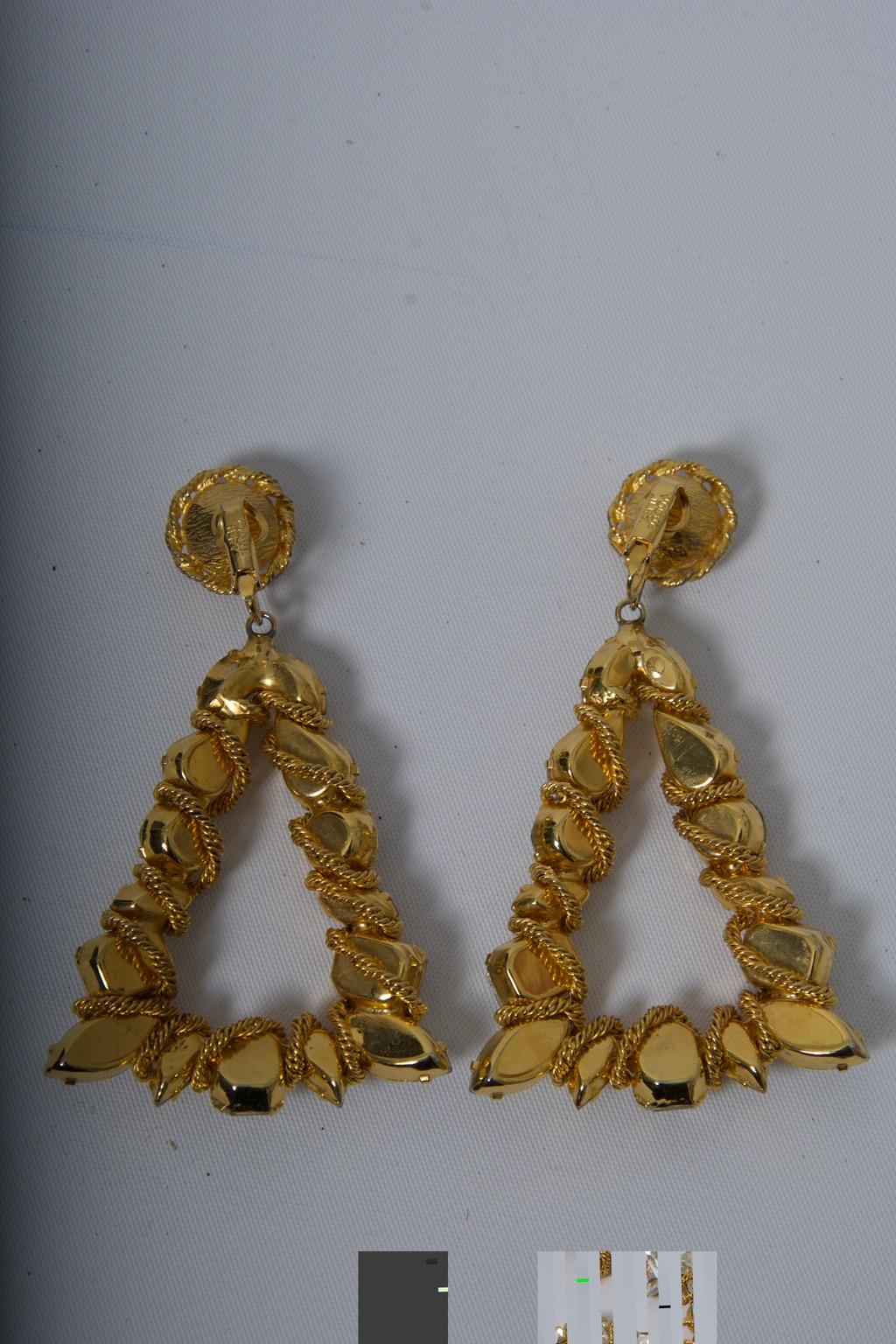 Donna Orecchini Vogue con cristalli grandi e oro in vendita
