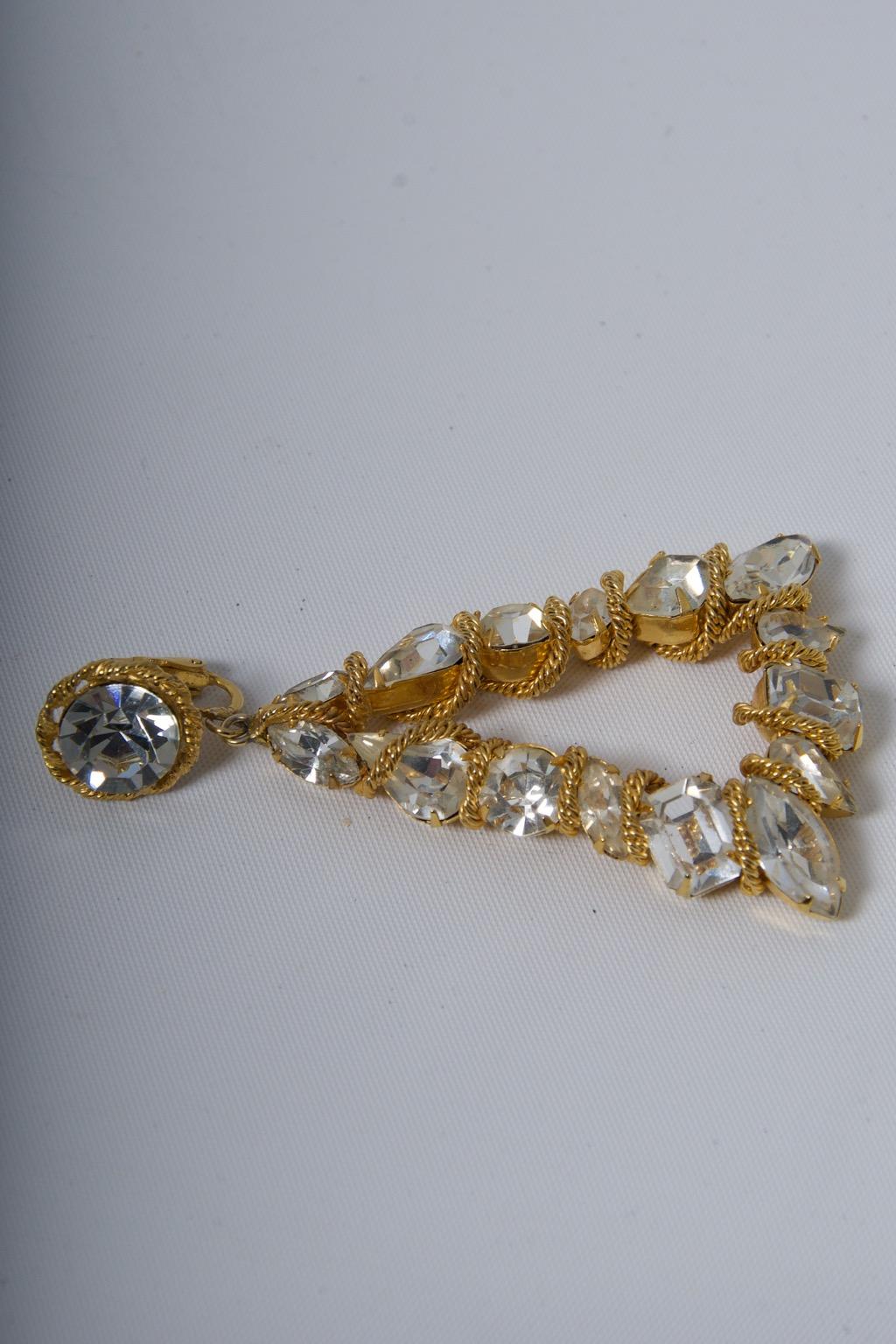 Orecchini Vogue con cristalli grandi e oro in vendita 1