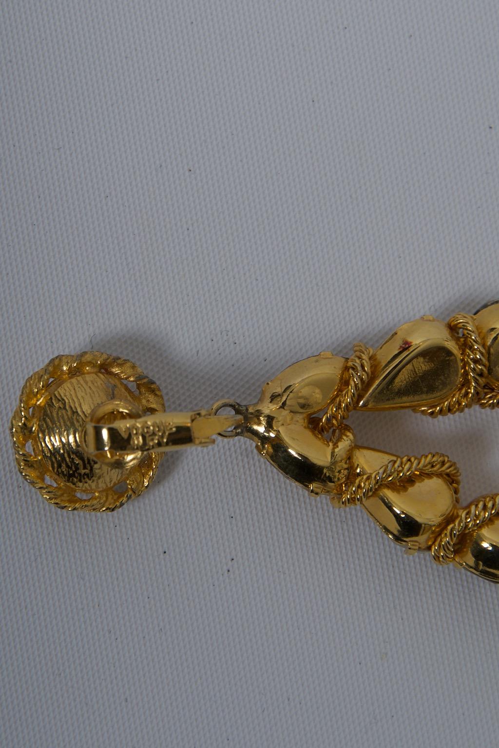 Orecchini Vogue con cristalli grandi e oro in vendita 3