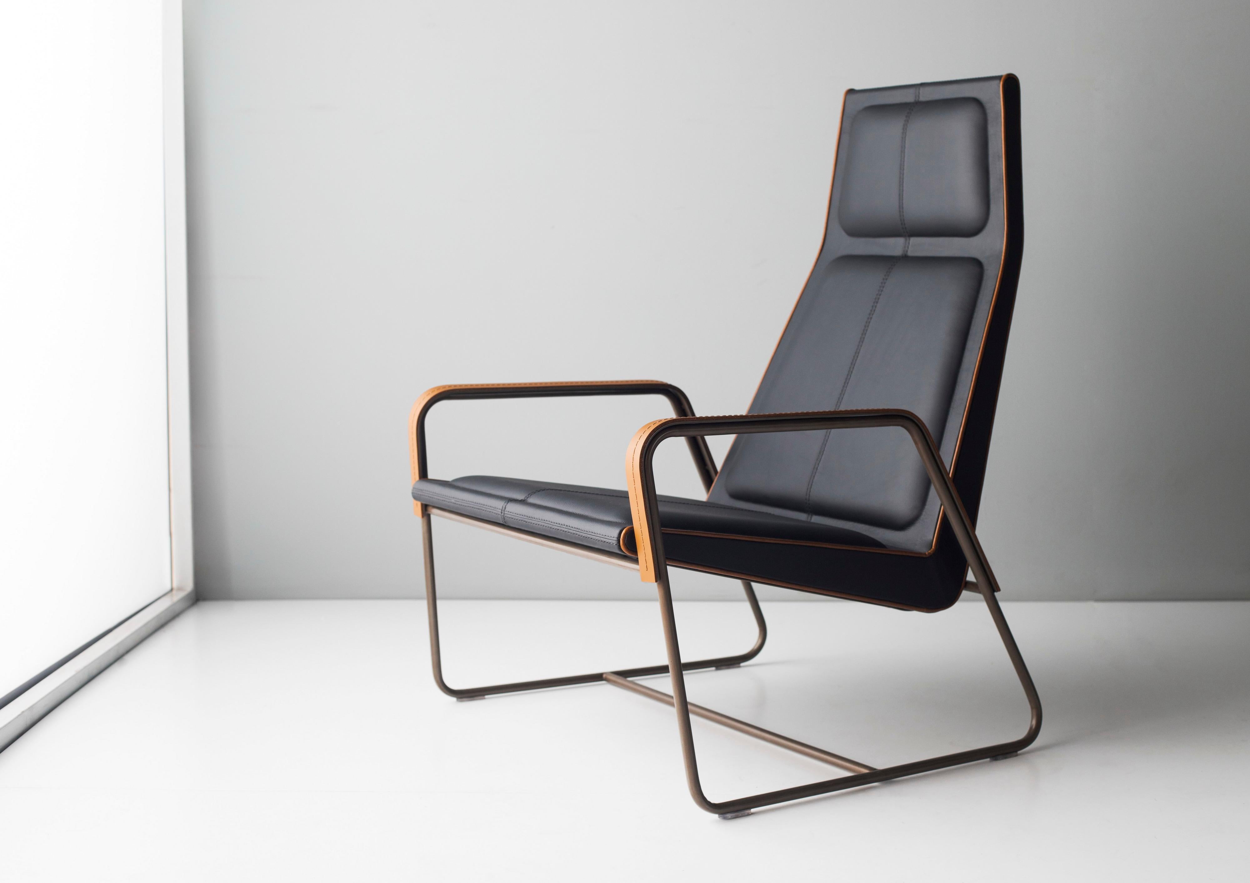 Vogue Lounge Chair by Doimo Brasil
Dimensions: W 76 x D 82 x H 98 cm 
Materials: Paint, Leather.


With the intention of providing good taste and personality, Doimo deciphers trends and follows the evolution of man and his space. To this end, it