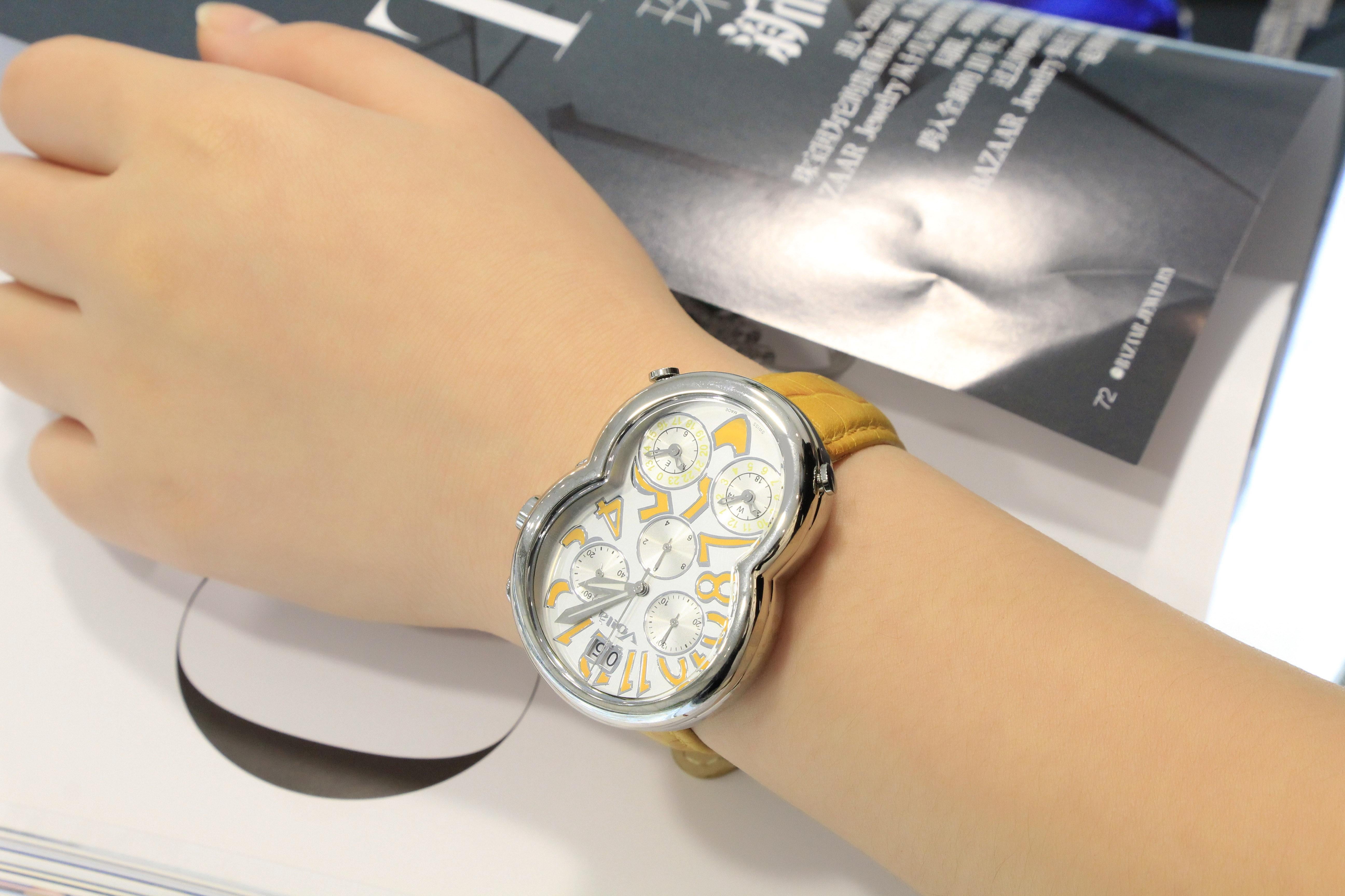 Voila Quartz Watch In New Condition For Sale In Macau, MO
