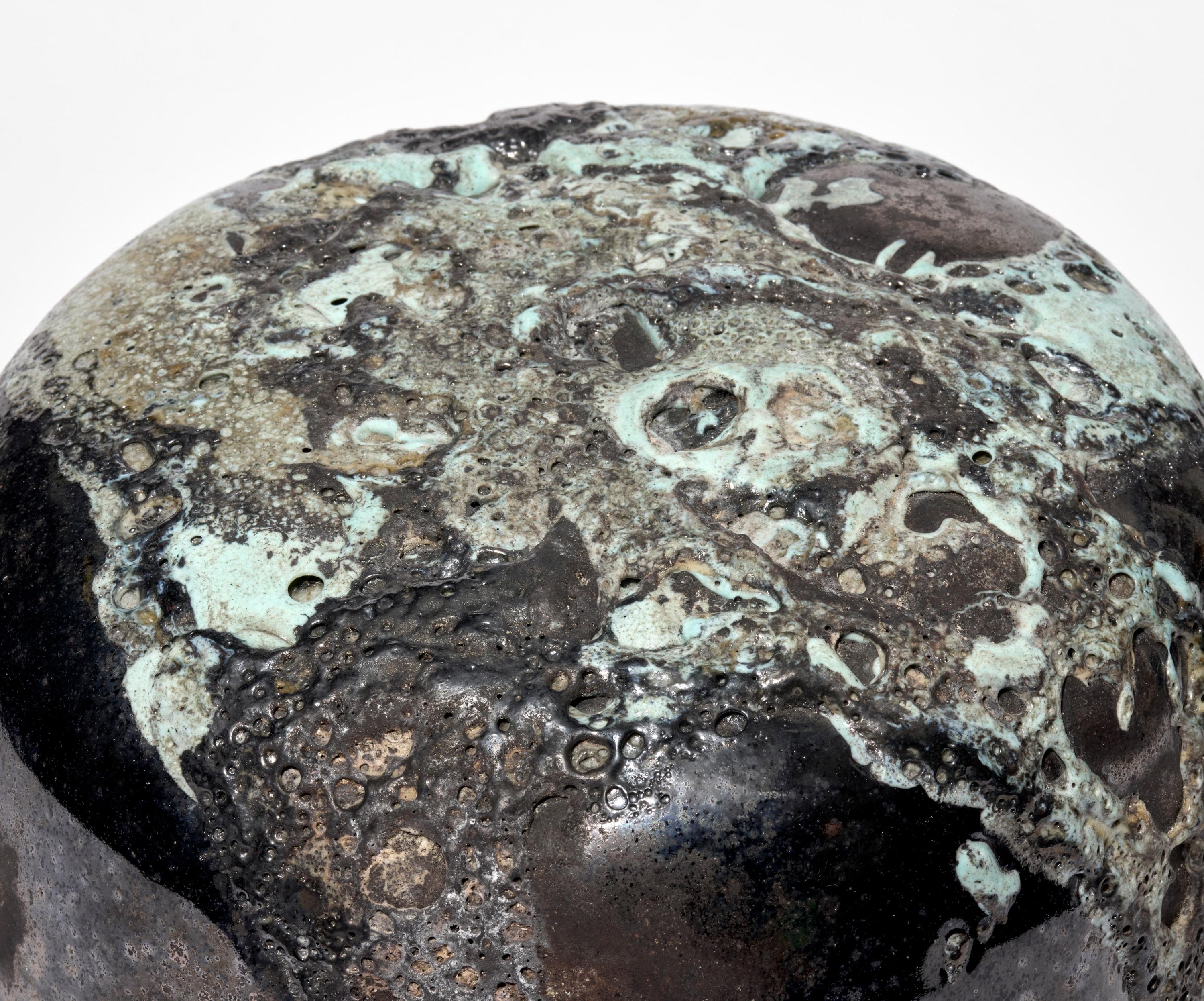 Voir en Jade, escultura de vidrio con textura gris oscuro y celadón de Morten klitgaard Danés en venta