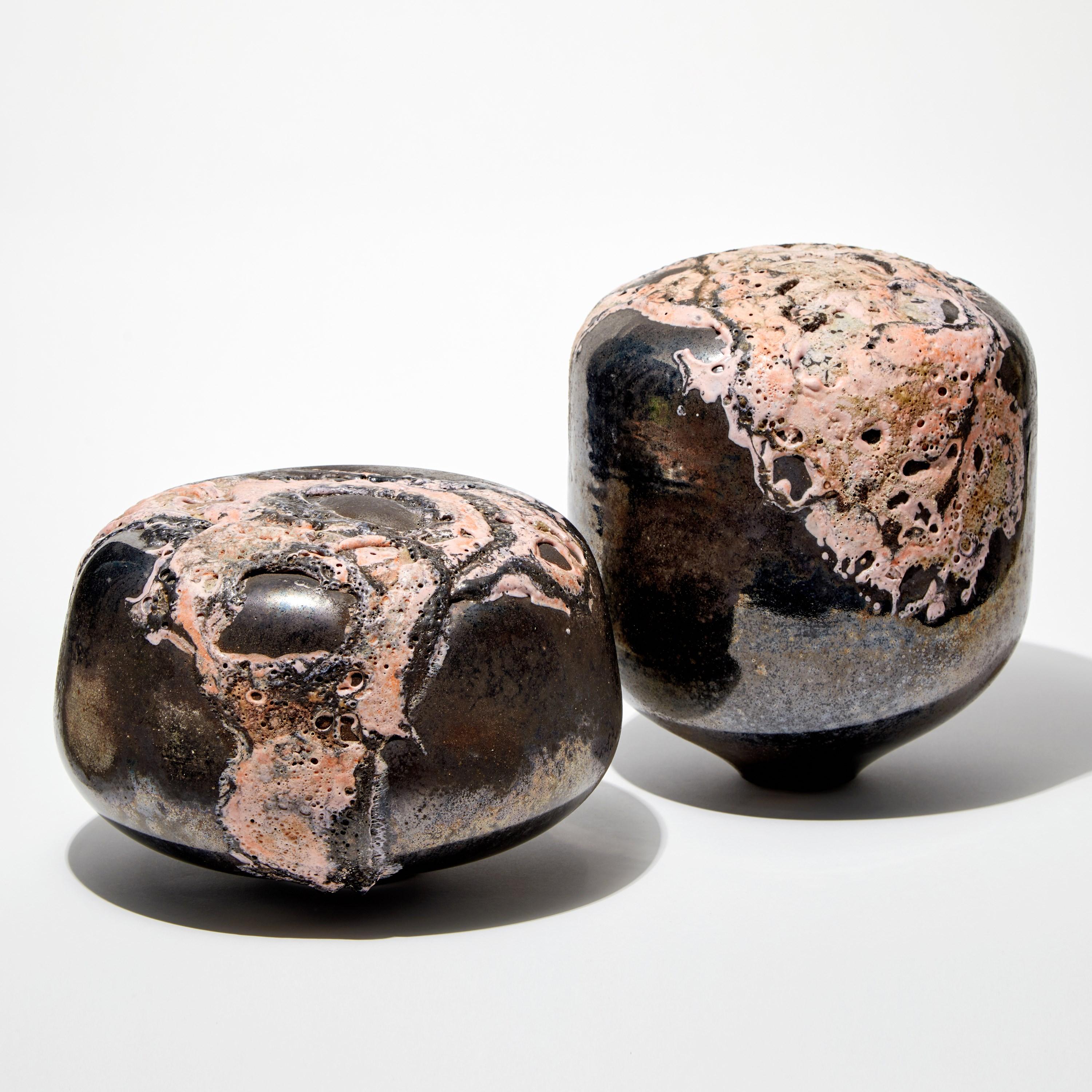 Voir in Pink II, eine abstrakte Glasskulptur aus Bronze und pfirsichfarbenem Glas von Morten Klitgaard (Dänisch) im Angebot