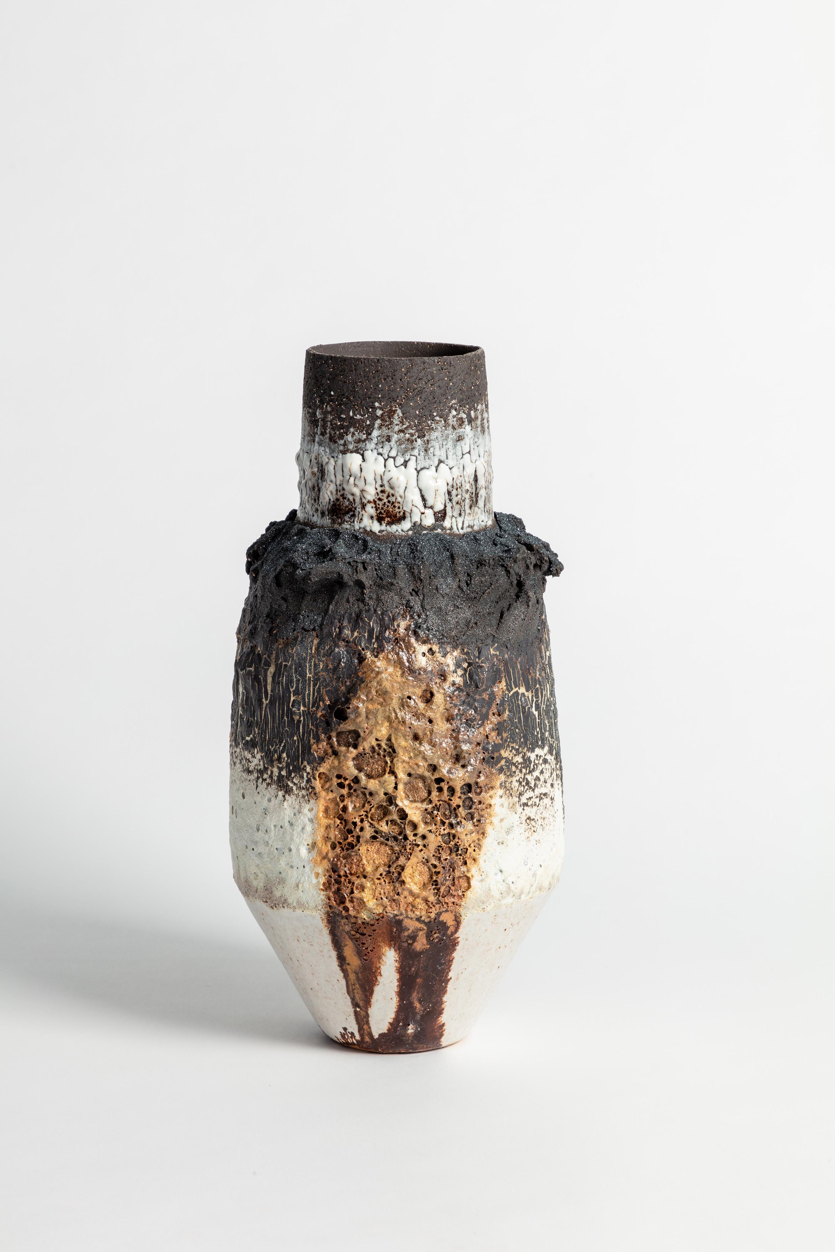 vaso in argilla nera e vulcanica In condizioni Nuovo in vendita a London, GB