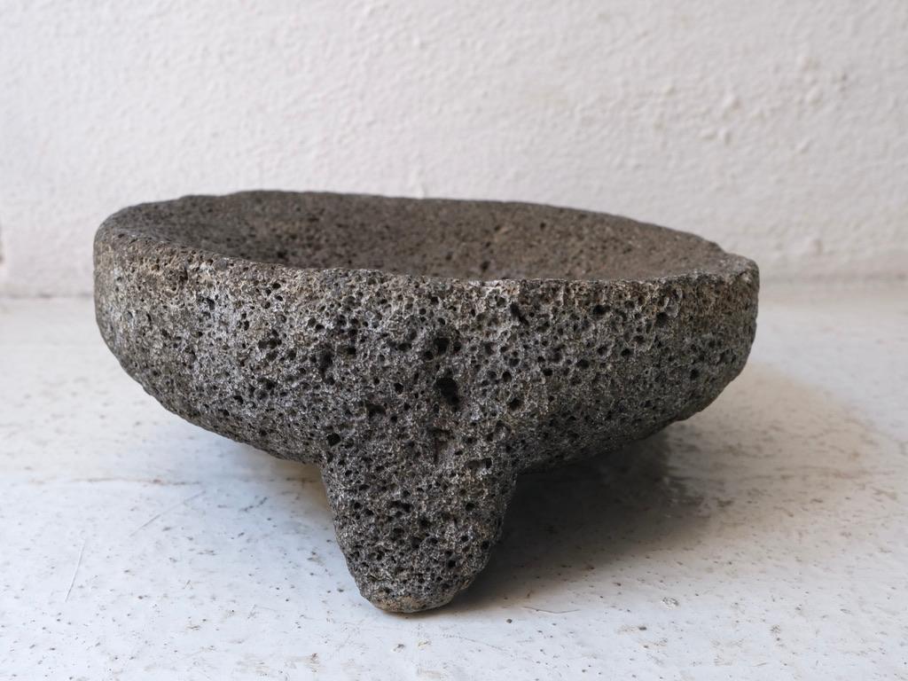 Volcanic Mortar with Round Pestle from Mexico, Circa Early 20th Century In Fair Condition In San Miguel de Allende, Guanajuato