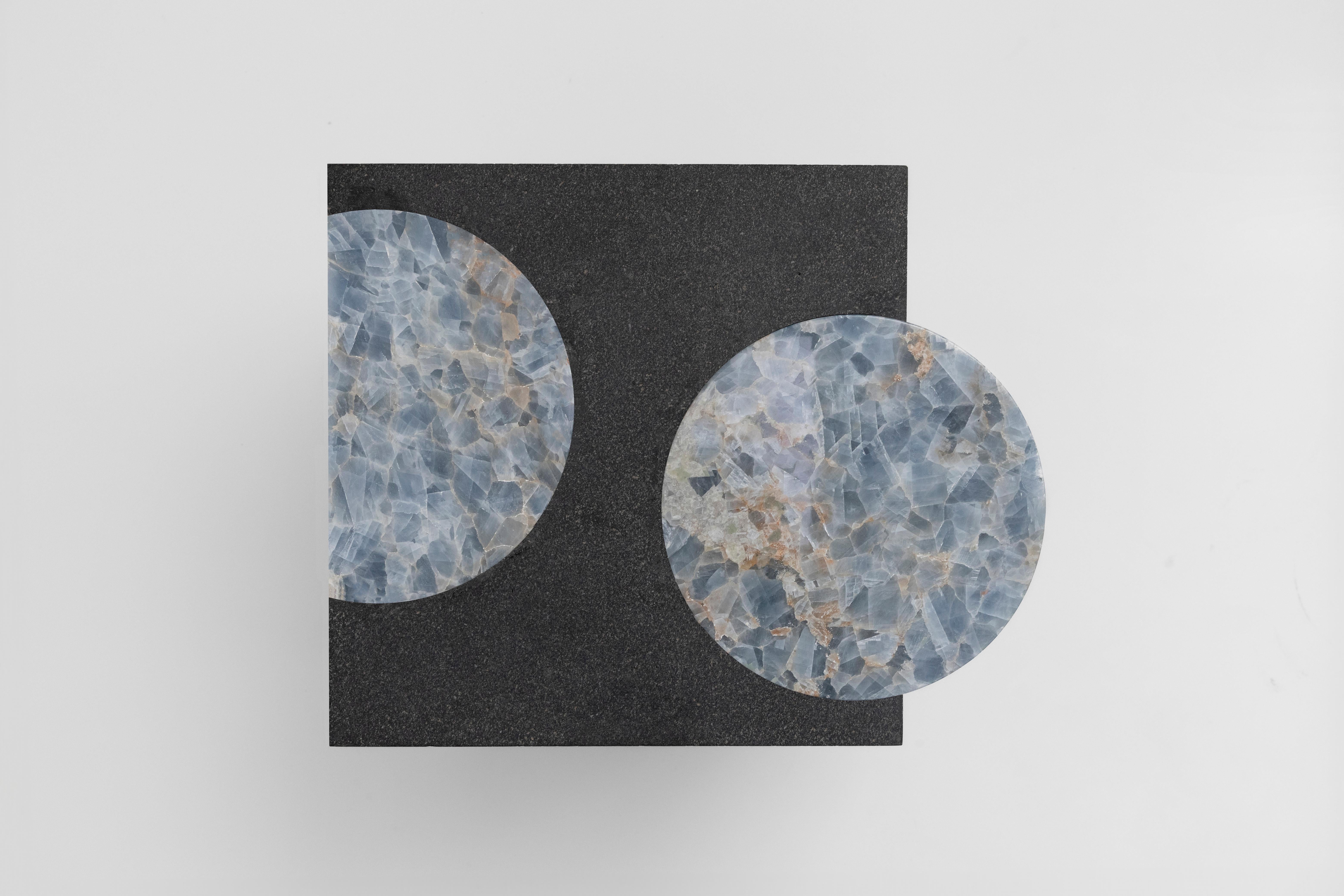 Fait main Abat-jour volcanique I - Sten Studio - Pierre de lave et calcite bleue en vente