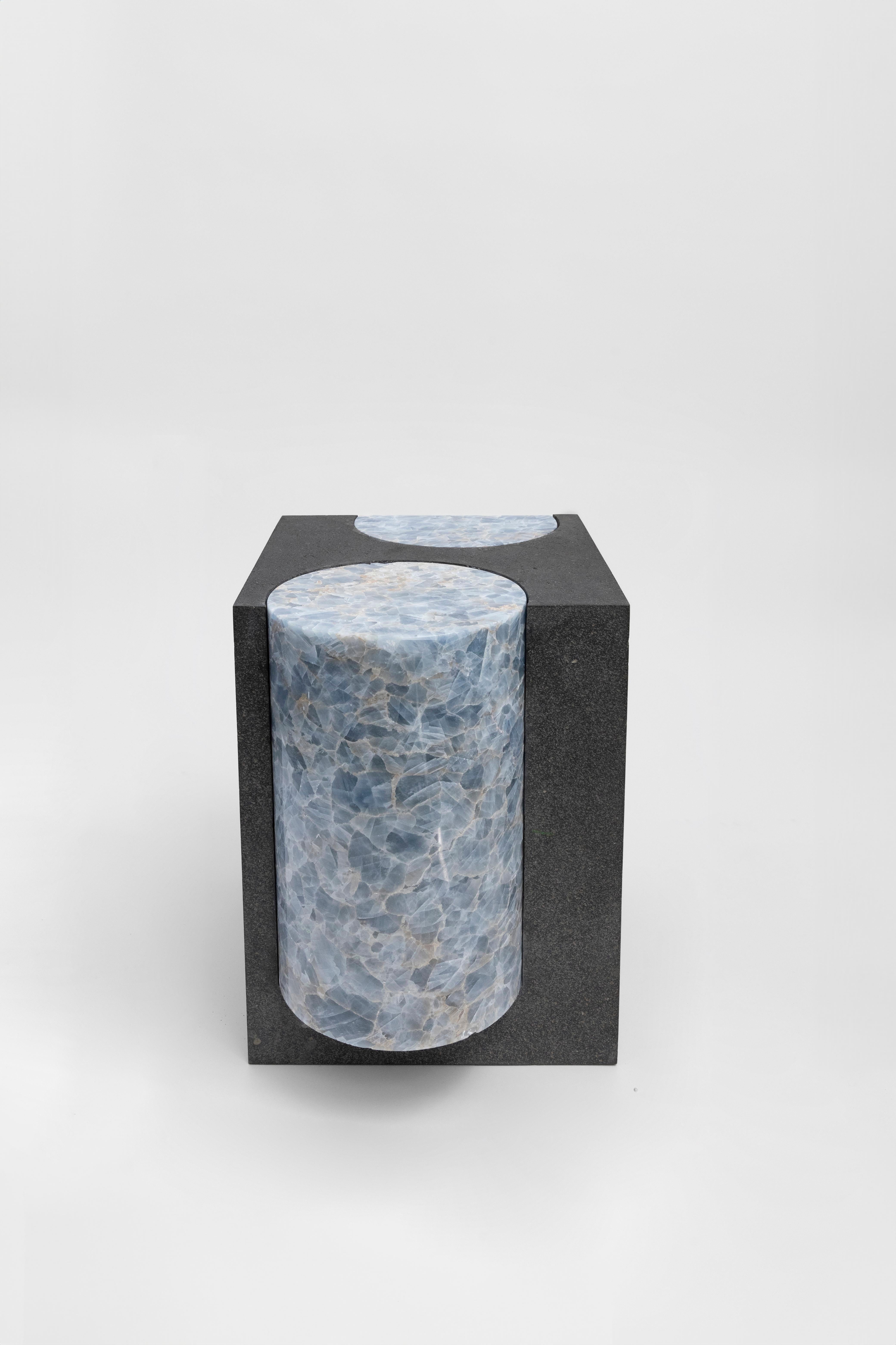 Abat-jour volcanique I - Sten Studio - Pierre de lave et calcite bleue en vente 1