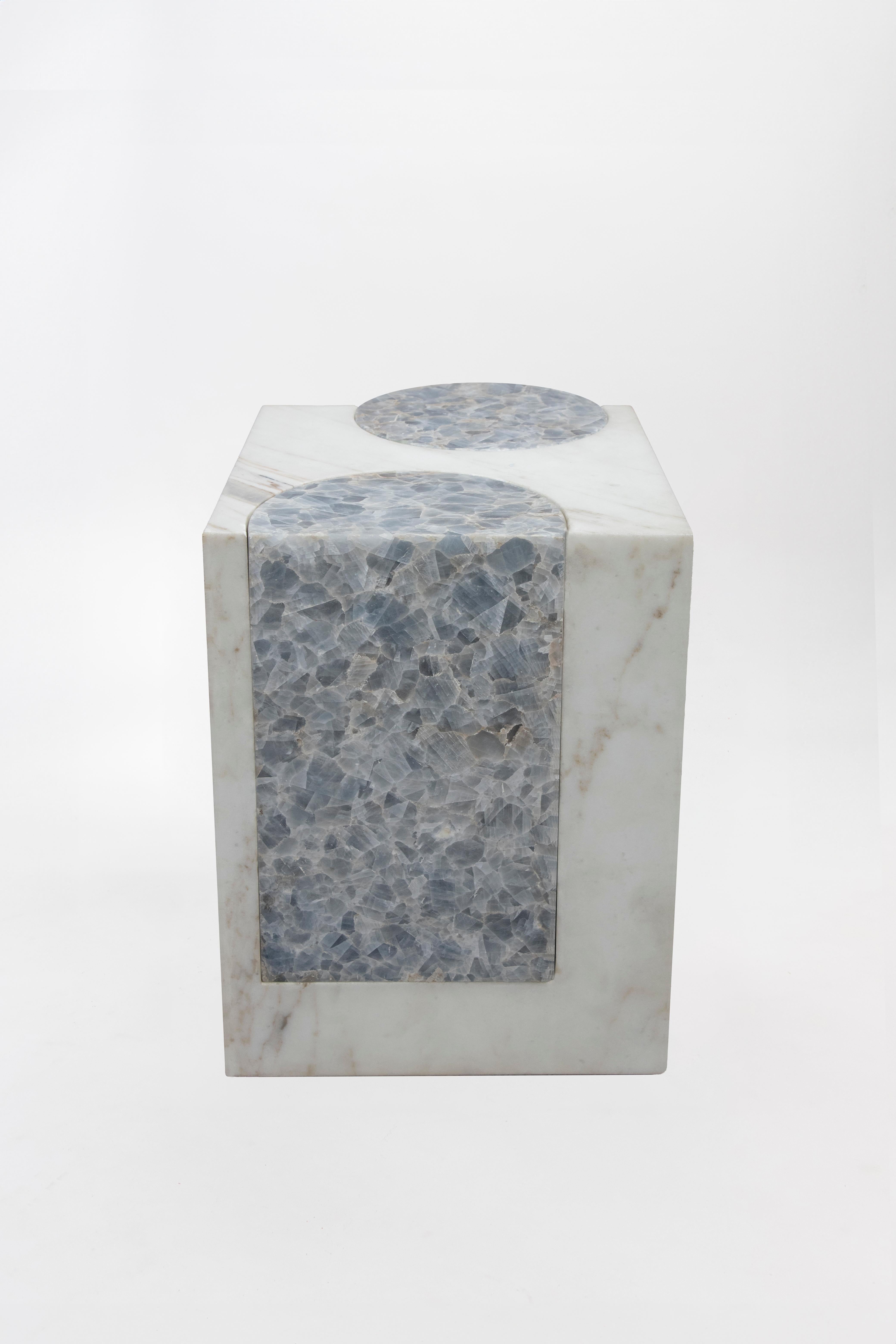 Fait main Abat-jour volcanique en marbre I - Sten Studio - Calaccata dorée et calcite bleue en vente