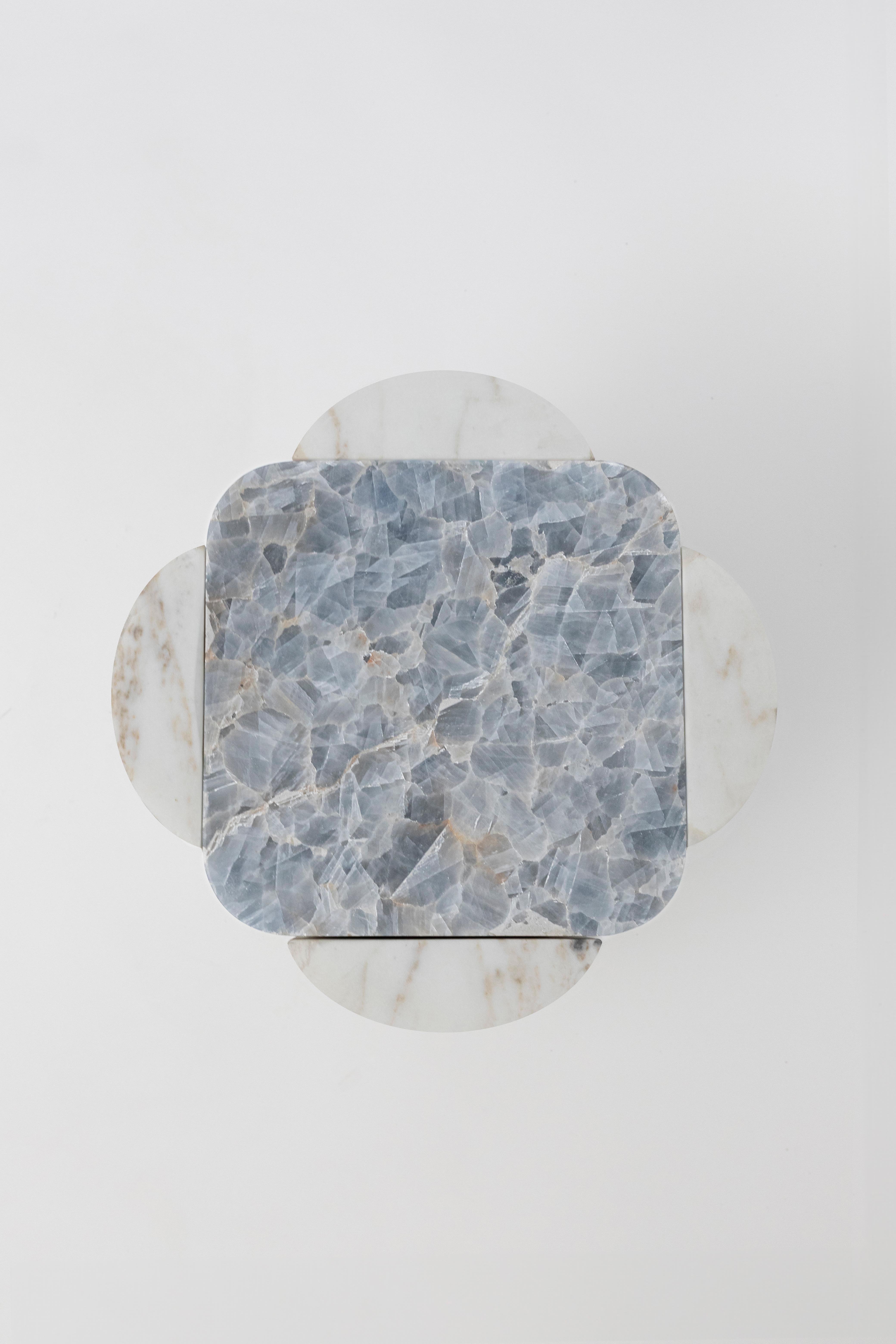 Fait main Abat-jour volcanique en marbre II - Sten Studio - Calacatta dorée et calcite bleue en vente