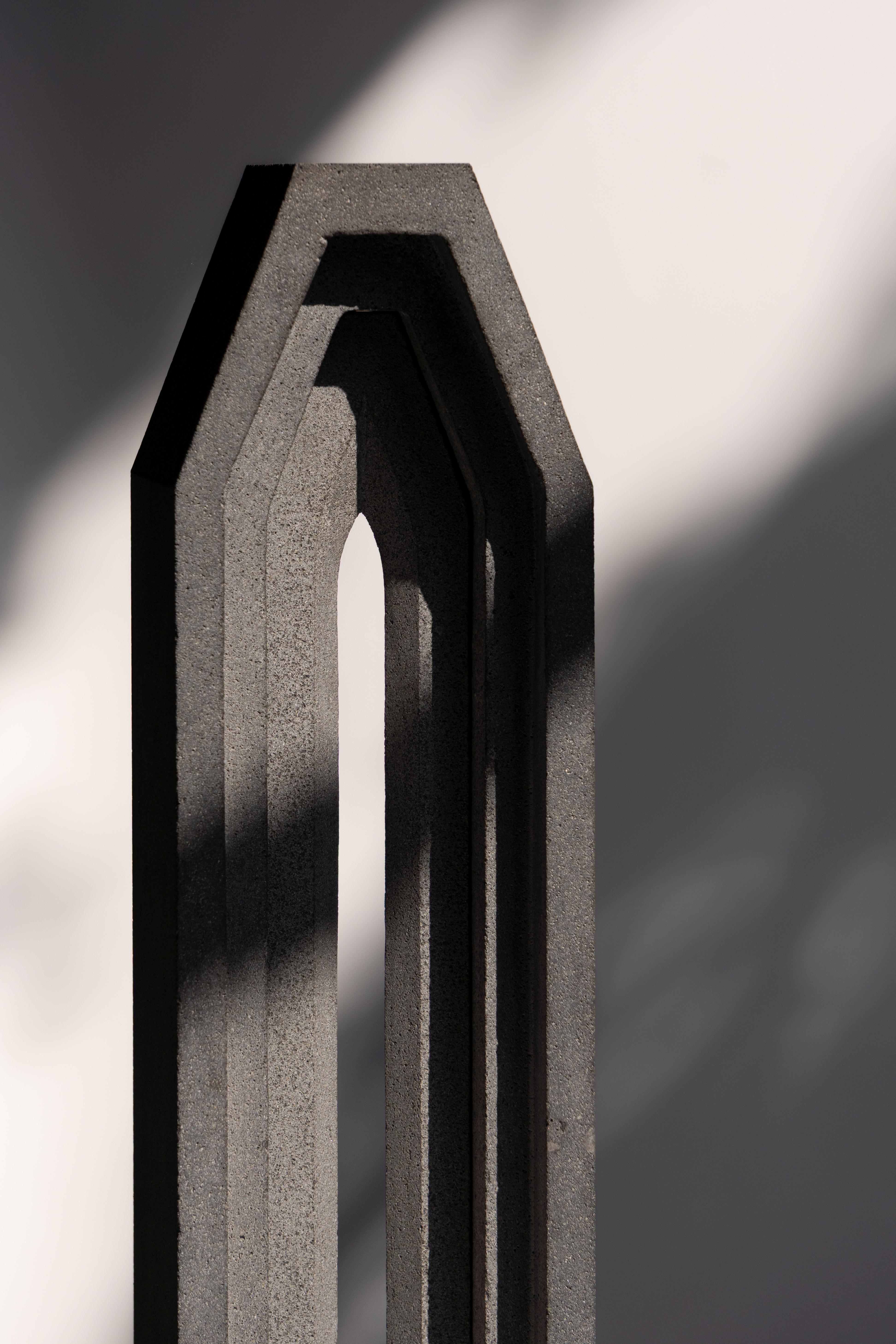 Messicano Lampada scultorea Volcanic Stone Ritual di Sebastián Cappiello in vendita