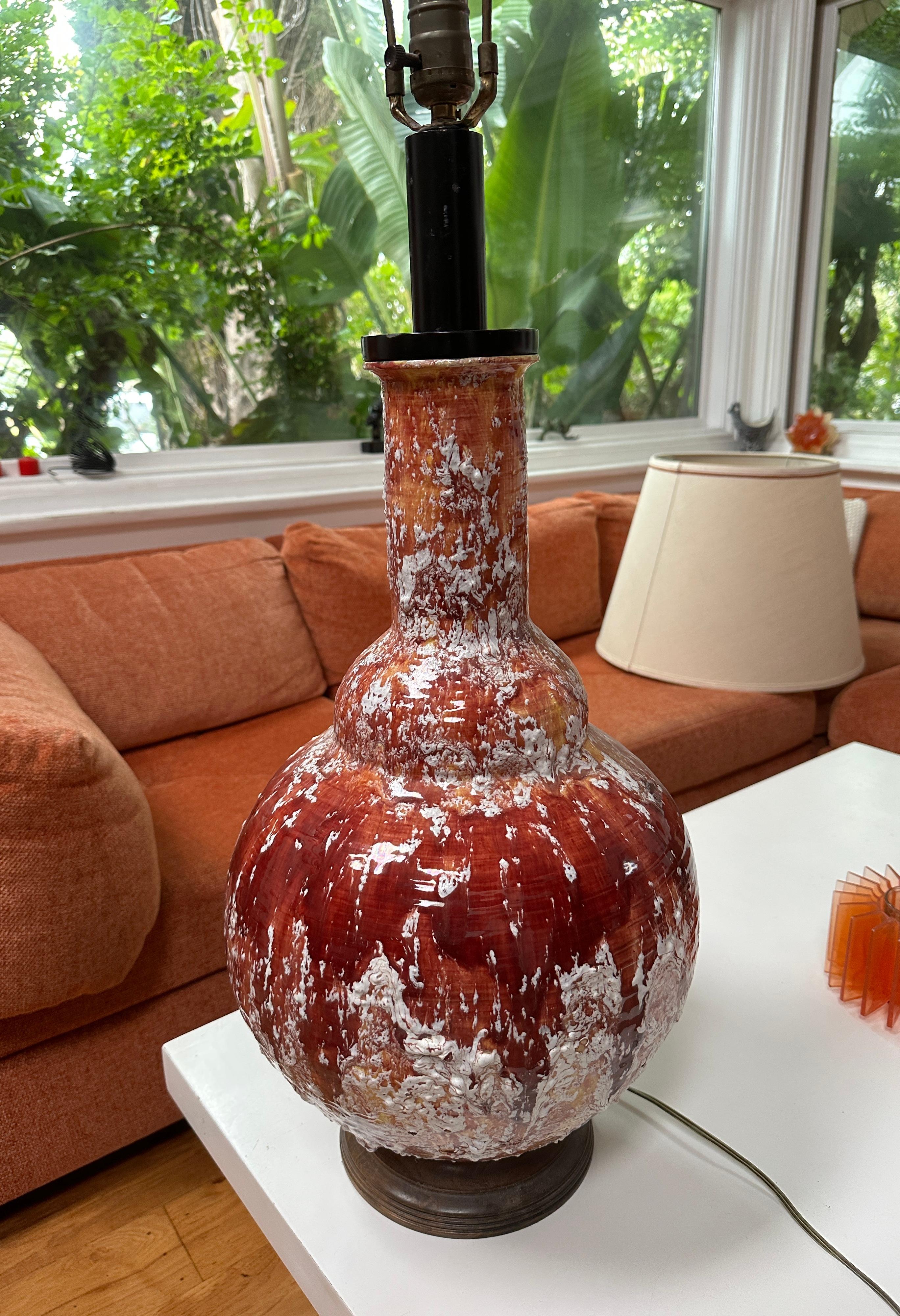 Volcanic Textured Red and White Modern Accent Table Lamp In Excellent Condition For Sale In Pasadena, CA