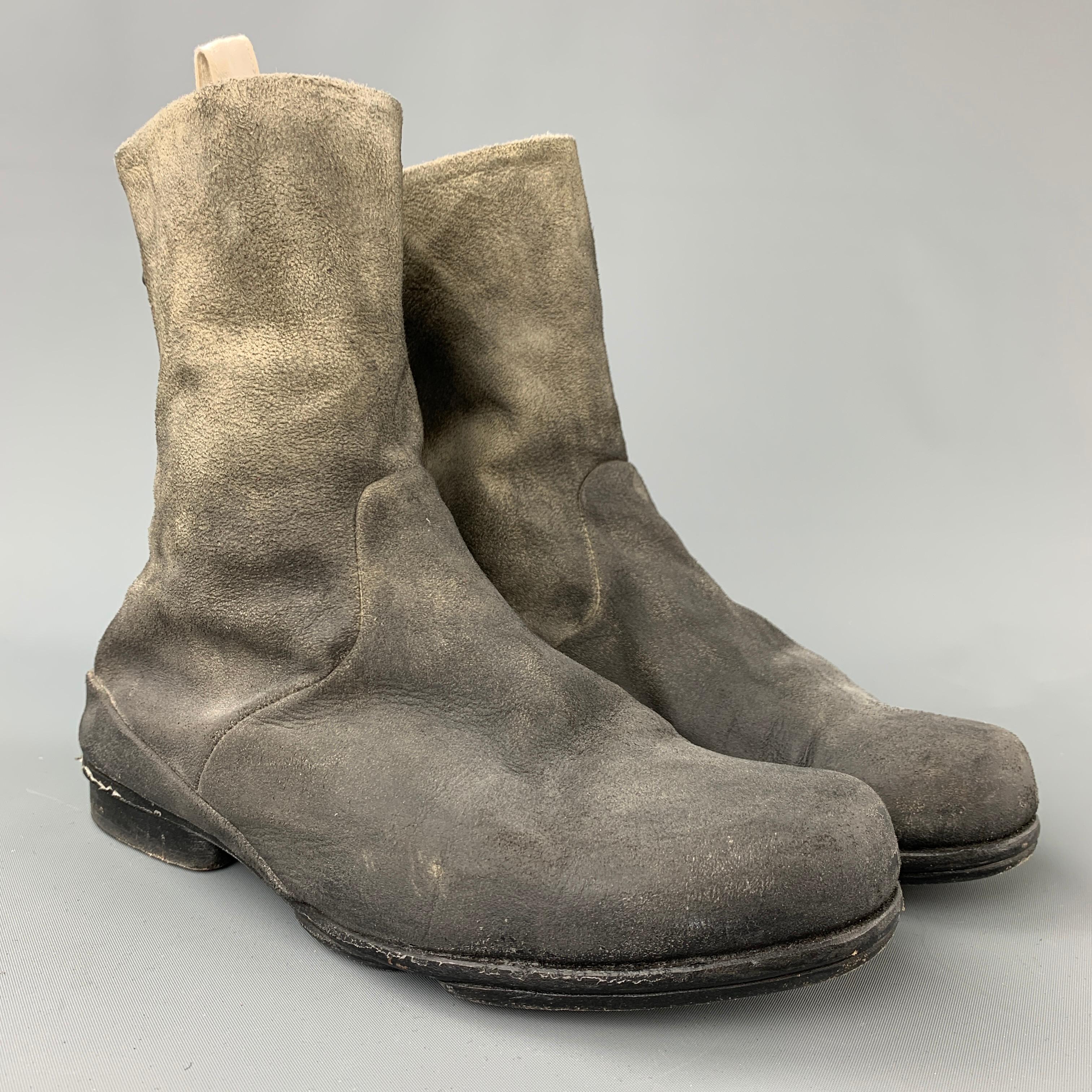 VOLGA VOLGA ankle boots comes in a grey distressed leather featuring a round toe, wooden sole, and a back zip up closure. Made in Tokyo.

Good Pre-Owned Condition.
Marked: 23.5
Original Retail Price: $995.00

Measurements:

Length: 9.5 in.
Width: 3