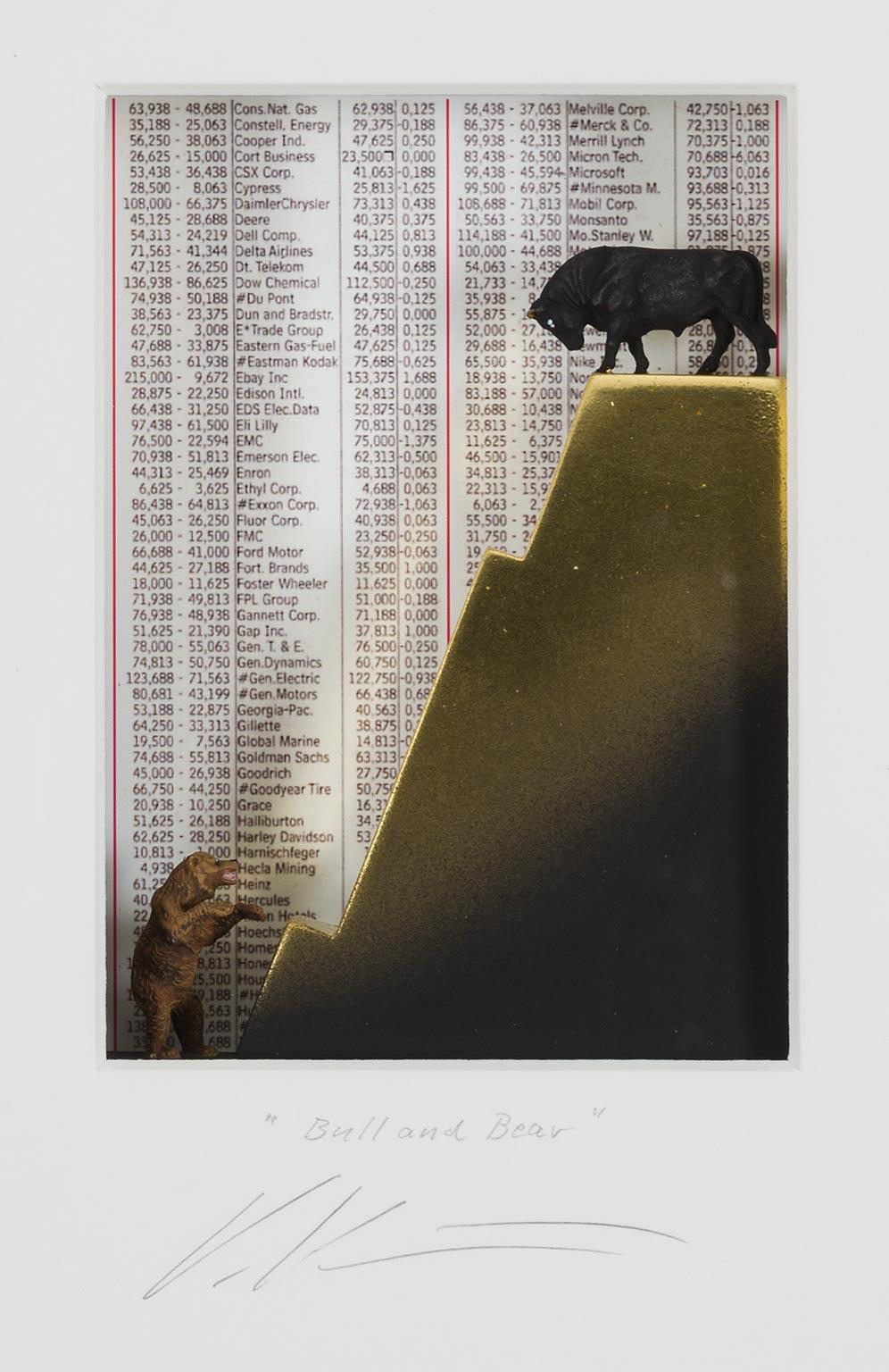 "Bull&Bear" es una obra de arte original en técnica mixta de Volker Kuhn. La obra está firmada a mano por el artista debajo de la obra en el paspartú. 29 x 25 cm enmarcada en un marco de madera plateada con un sencillo mecanismo para colgar en la