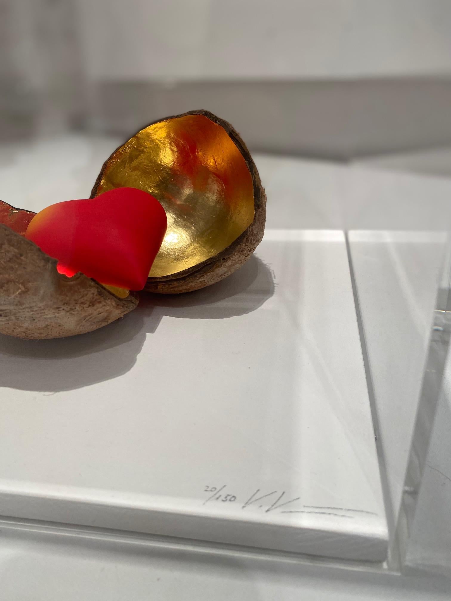 Open Cracked Open-mixed Media Design-Kunstwerke, zeitgenössische und minimalistische Liebesherz im Angebot 1