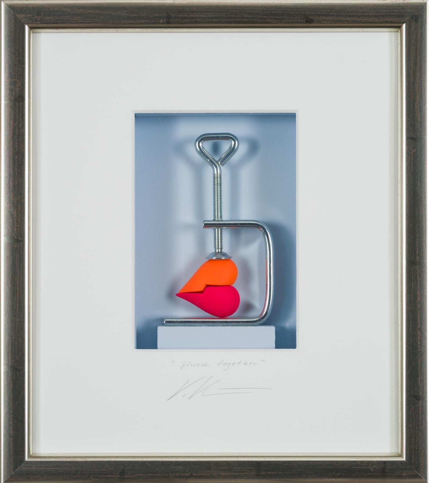 Glued Together - œuvres d'art contemporaines originales en boîtes de Volker Kuhn heart en vente 4