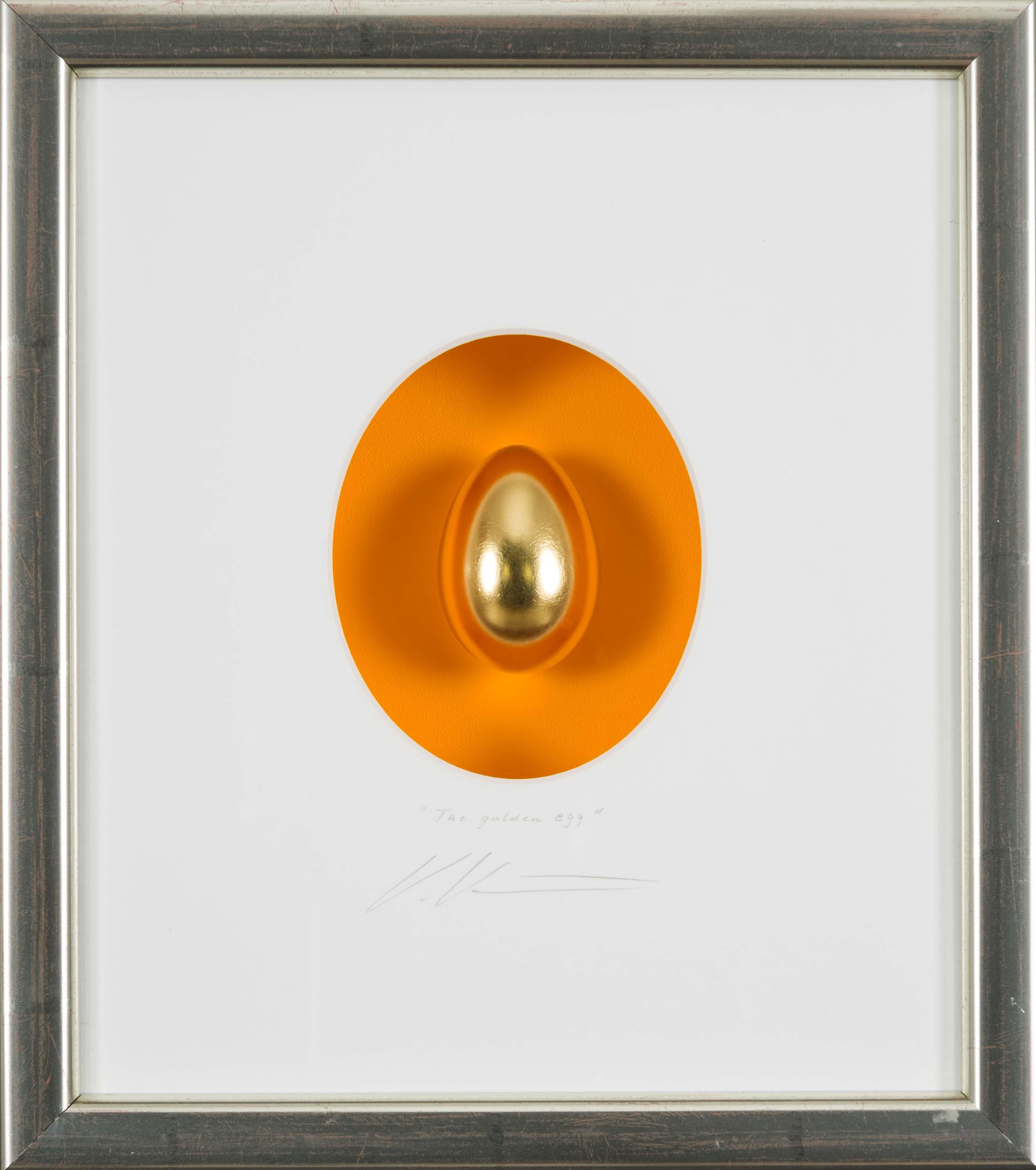 Huevo de Oro - arte contemporáneo original en cajas obra de Volker Kuhn en venta 1
