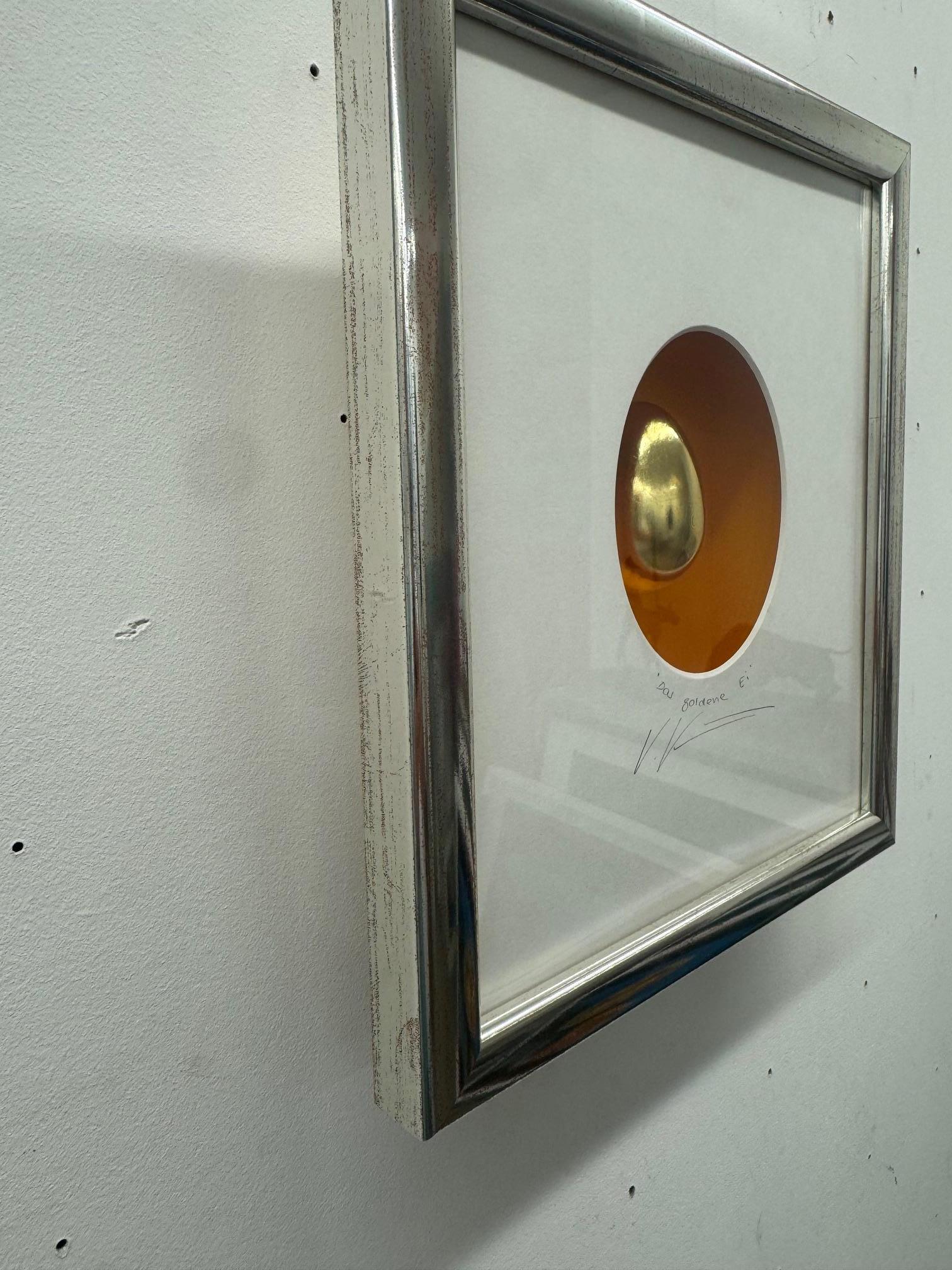 Golden Egg - œuvres d'art contemporaines originales en boîtes de Volker Kuhn en vente 6