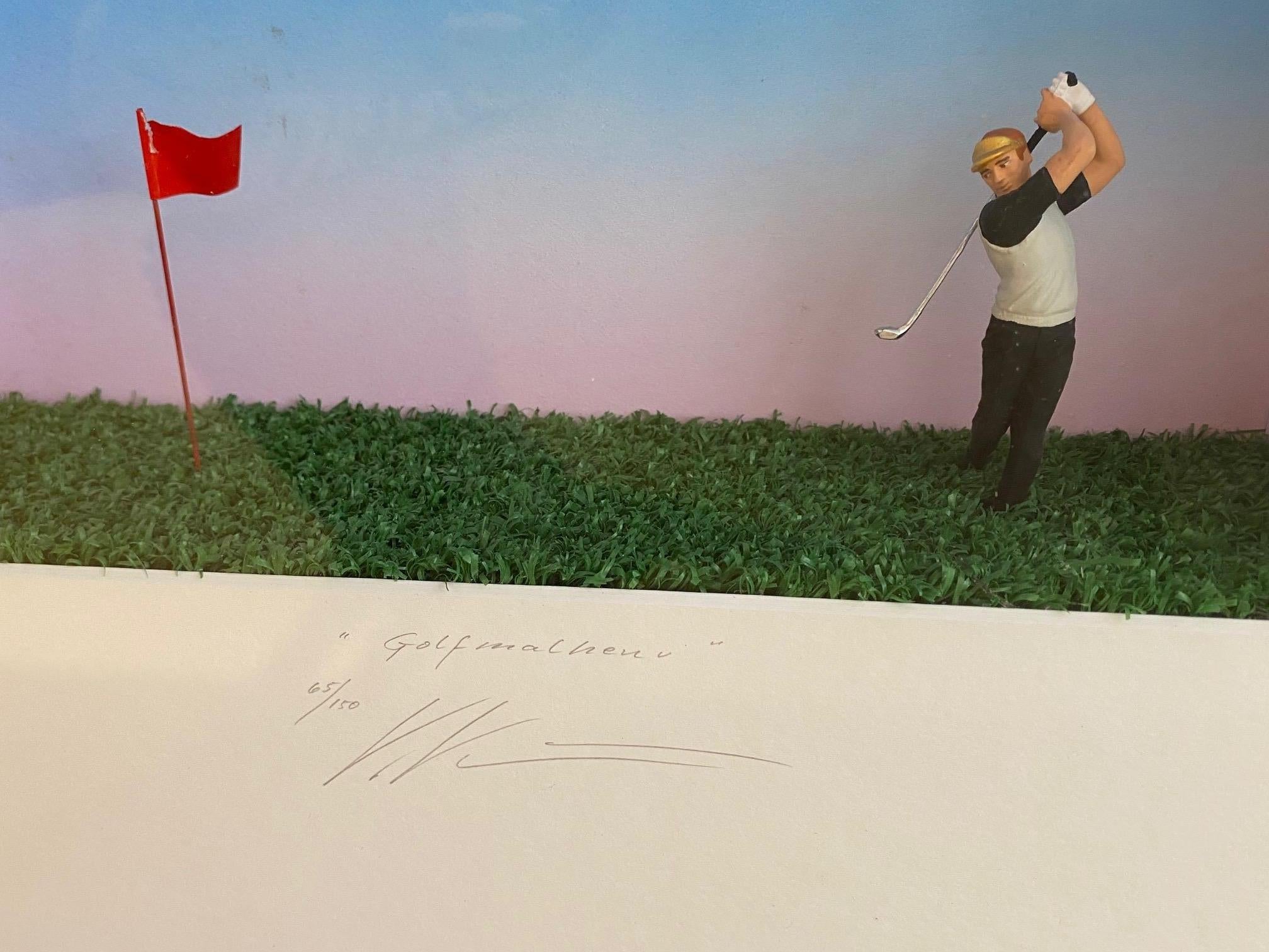 Golf Malheur - arte contemporáneo original en cajas obra de Volker Kuhn en venta 2