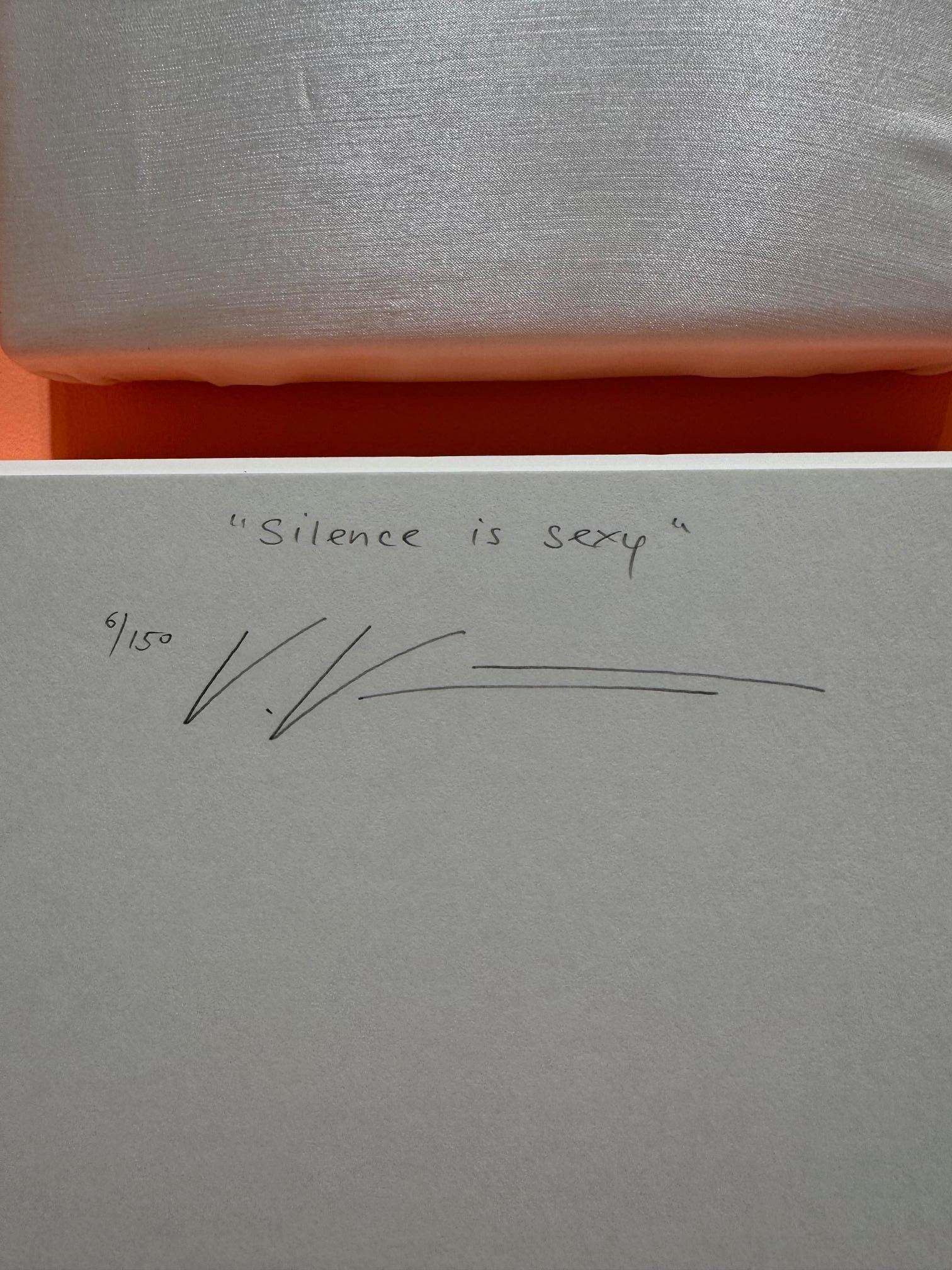 Silence is Sexy - opera d'arte minimalista contemporanea originale e sexy di Volker Kuhn in vendita 5