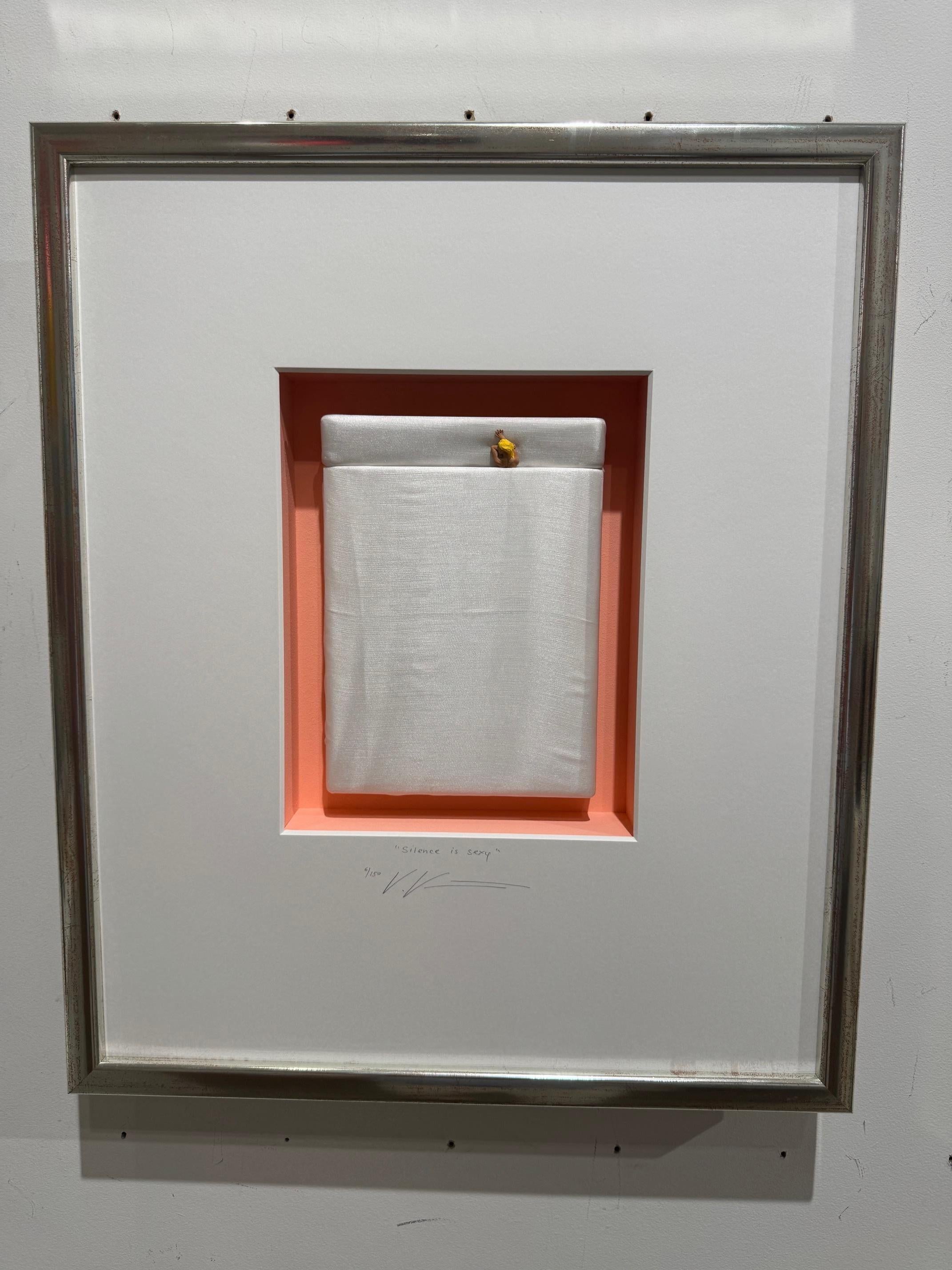 Silence is Sexy - opera d'arte minimalista contemporanea originale e sexy di Volker Kuhn in vendita 6