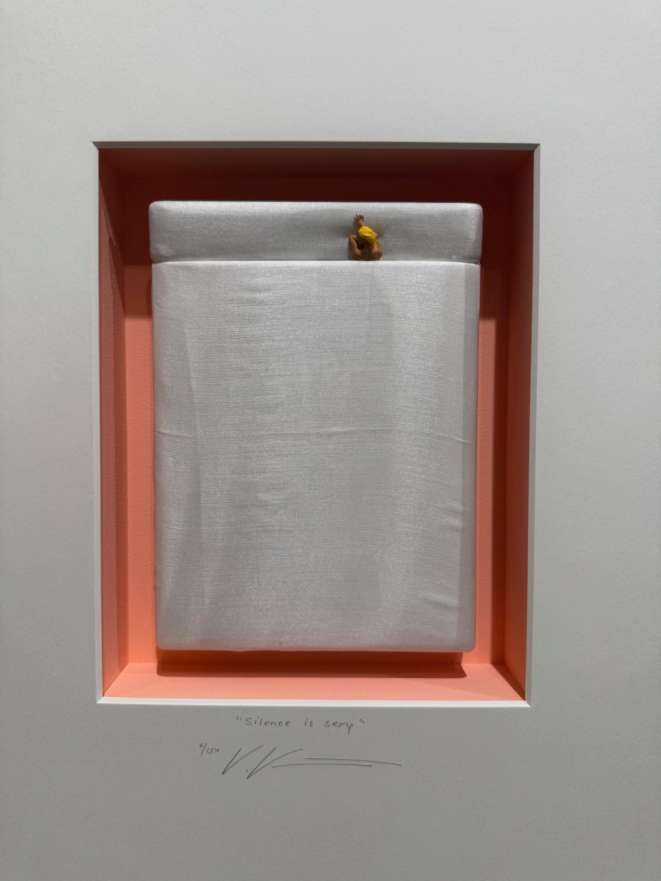 Silence is Sexy - opera d'arte minimalista contemporanea originale e sexy di Volker Kuhn
