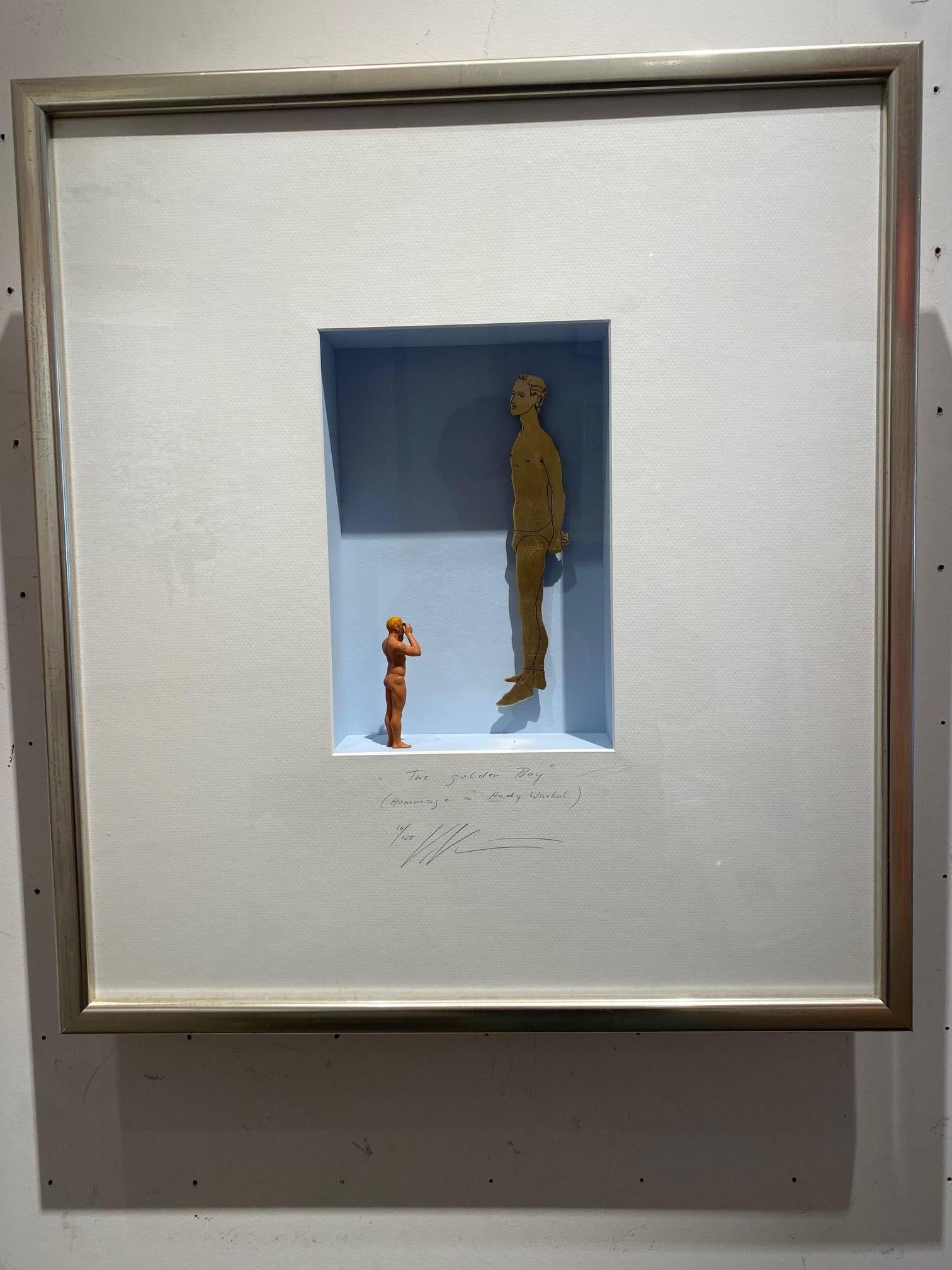 Der goldene Junge  - zeitgenössische Kunst in Boxen Hommage an Andy Warhol von Volker Kuhn im Angebot 2