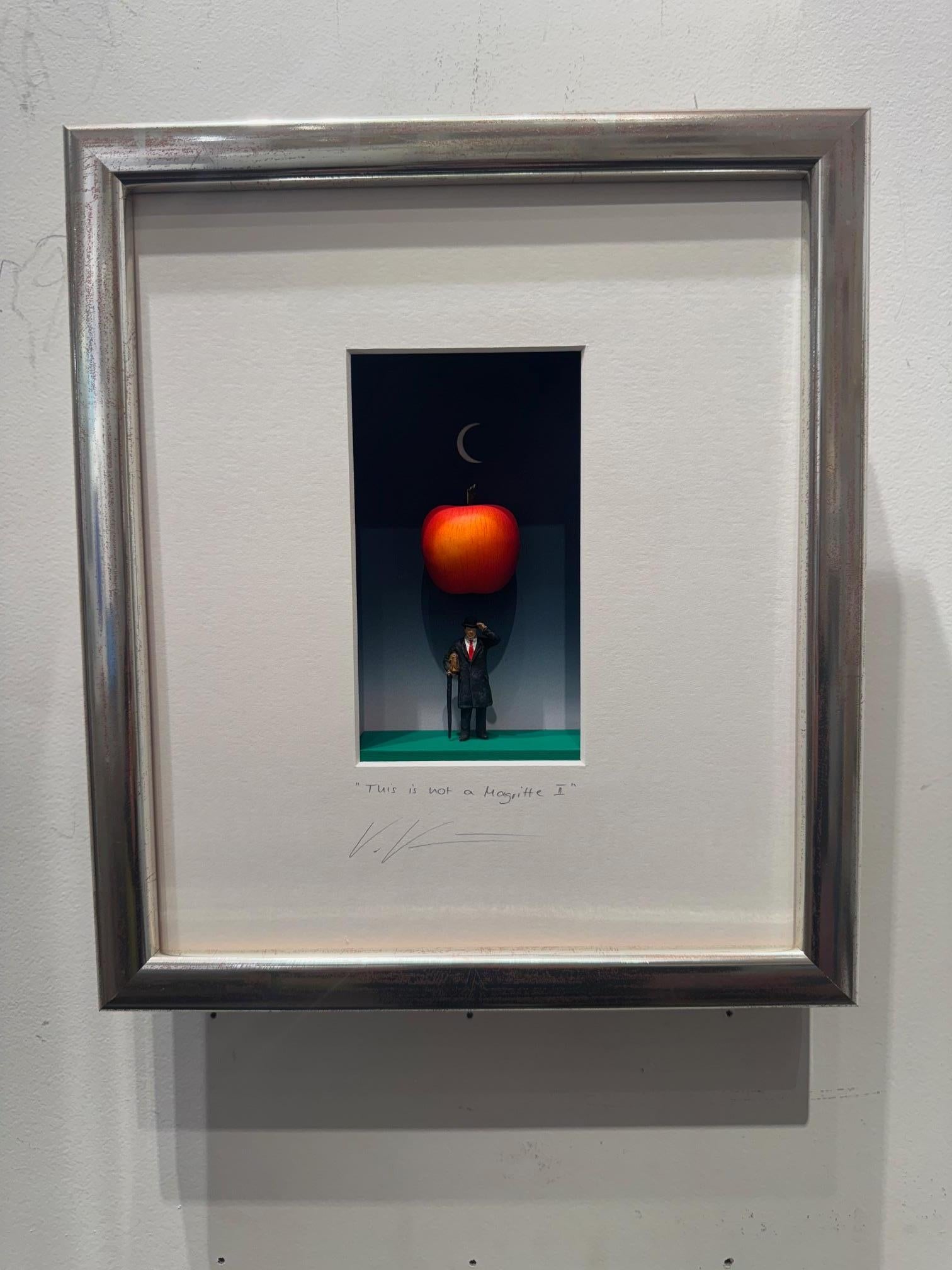 This is not a Magritte II - zeitgenössisches Kunstwerk, Hommage an Magritte-Gemälde im Angebot 5