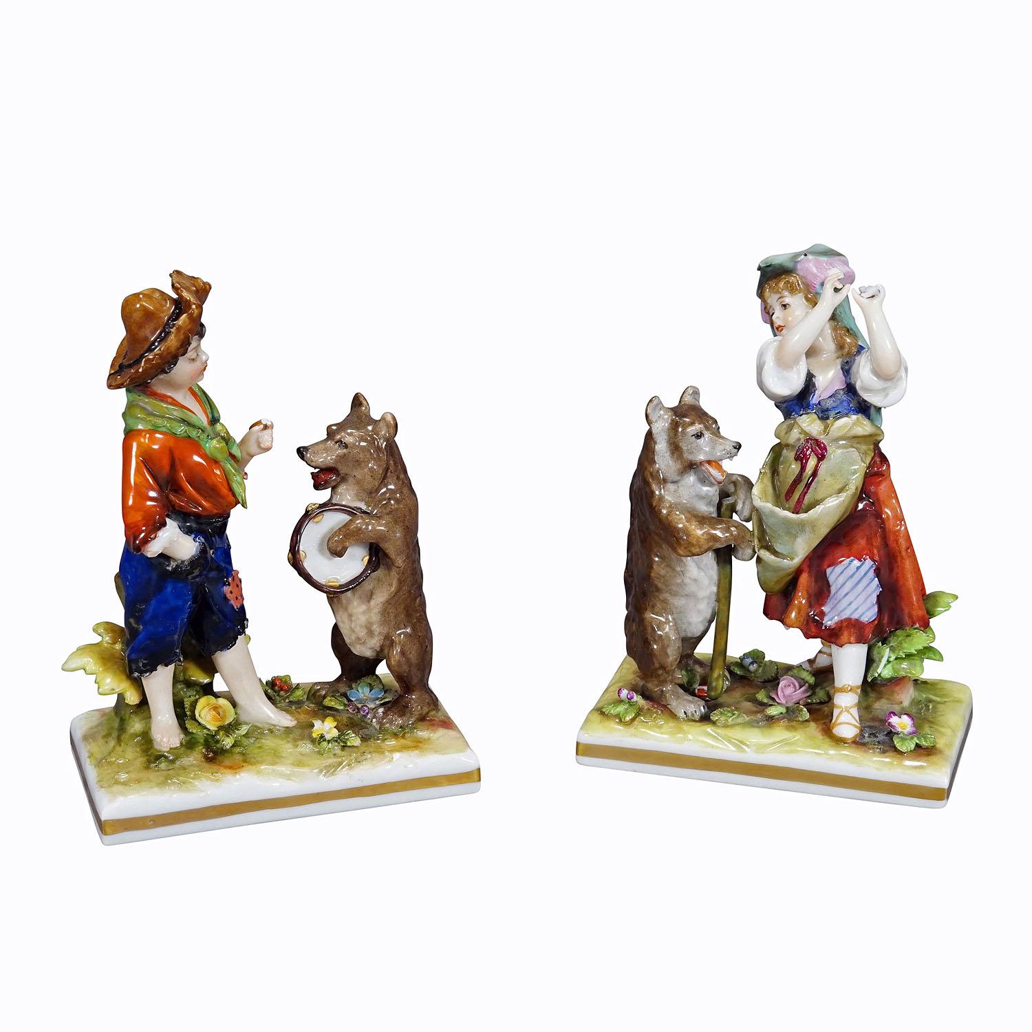 Volkstedt Porcellain Figurines Children with Bears
Item e7266
A group of figures with children playing with bear cubs. Made in Germany by the Aelteste Volksstedt porcelain factory.
White body, polychrome painted, with blue underglaze mark, N with