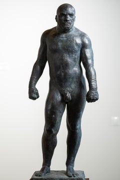„Fist Fighter“ – Figurative Skulptur eines Mannes, Bronze, grüne Patina