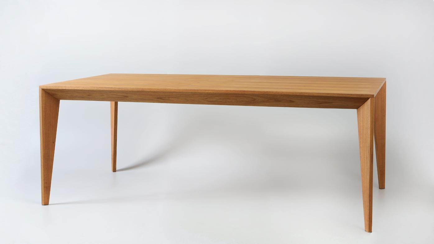 Brésilien Table de salle à manger minimaliste Volpi en bois naturel en vente