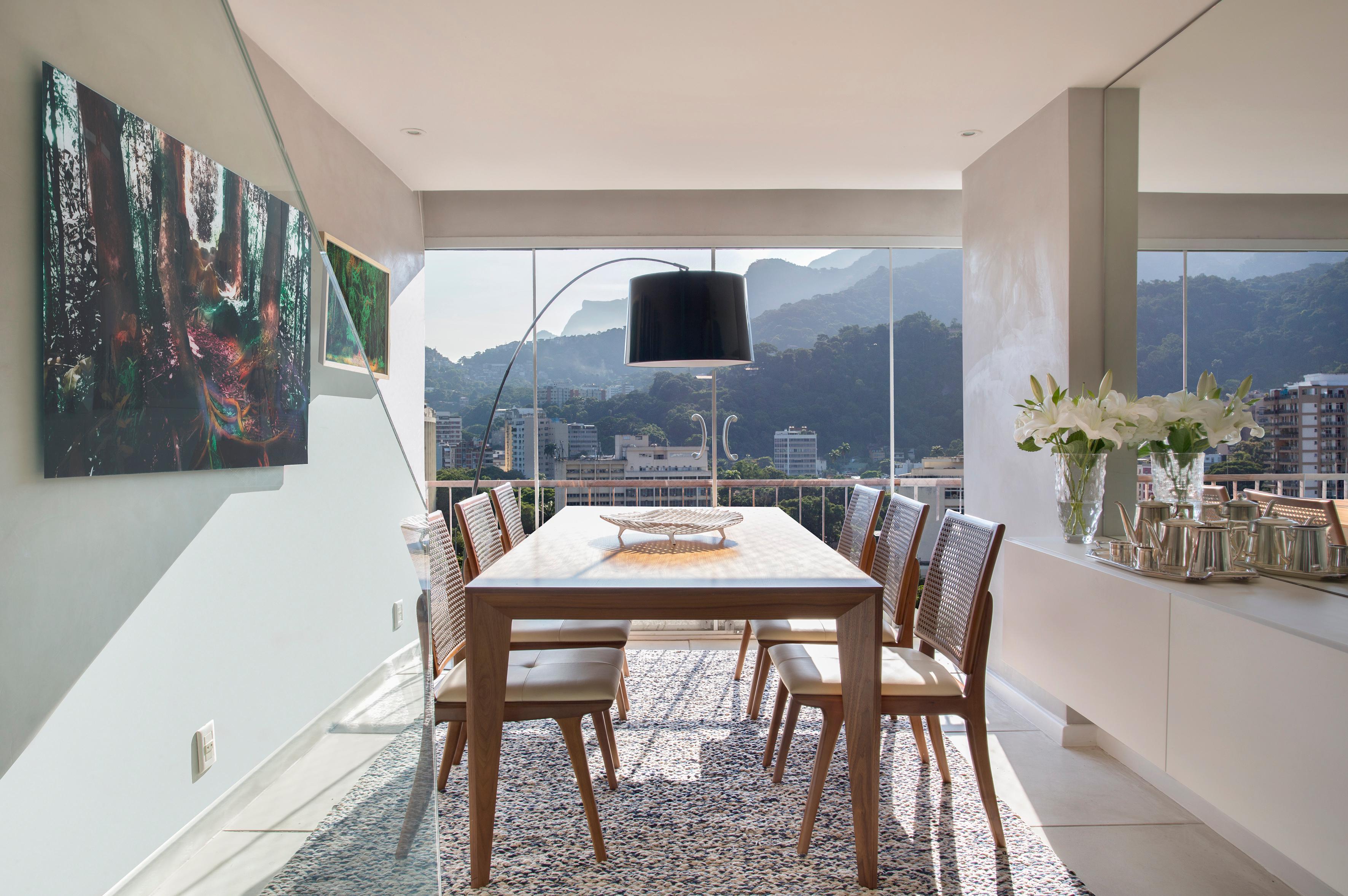 XXIe siècle et contemporain Table de salle à manger minimaliste Volpi travaillée en bois naturel  en vente