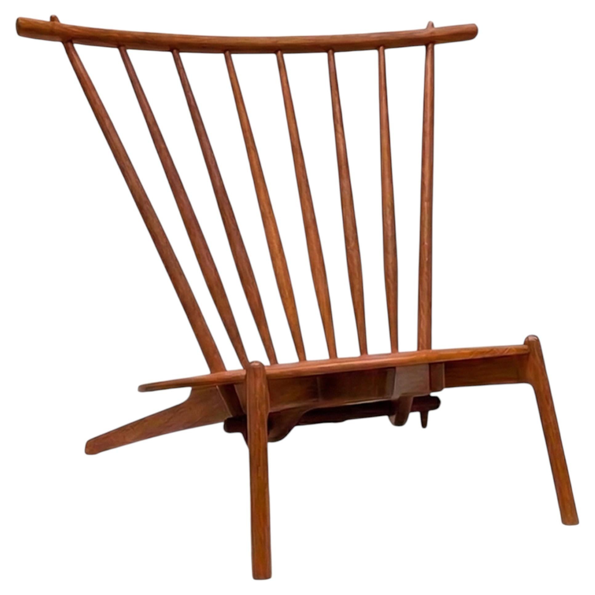 Sillón Volta de madera maciza brasileña, diseñado por Ricardo Graham Ferreira