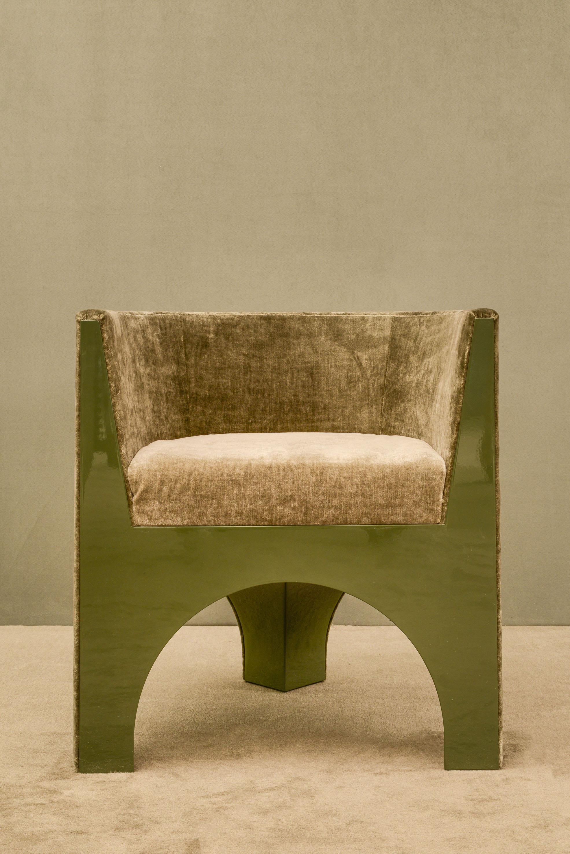 VOLTA/I Fauteuil courbe tapissé en bois massif - Forme arquée - Vert brillant Neuf - En vente à Lentate sul Seveso, Monza e Brianza