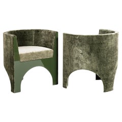 VOLTA/I Fauteuil courbe tapissé en bois massif - Forme arquée - Vert brillant