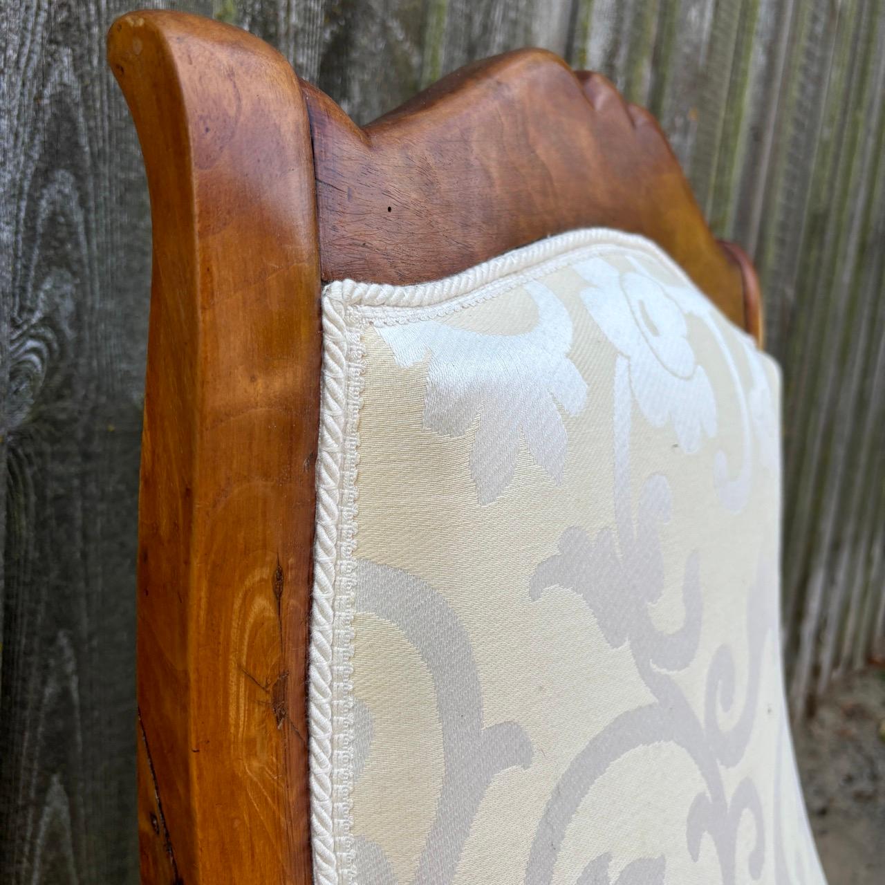 Voltaire armchair  France around 1850  Walnut and white fabric upholstery For Sale 4