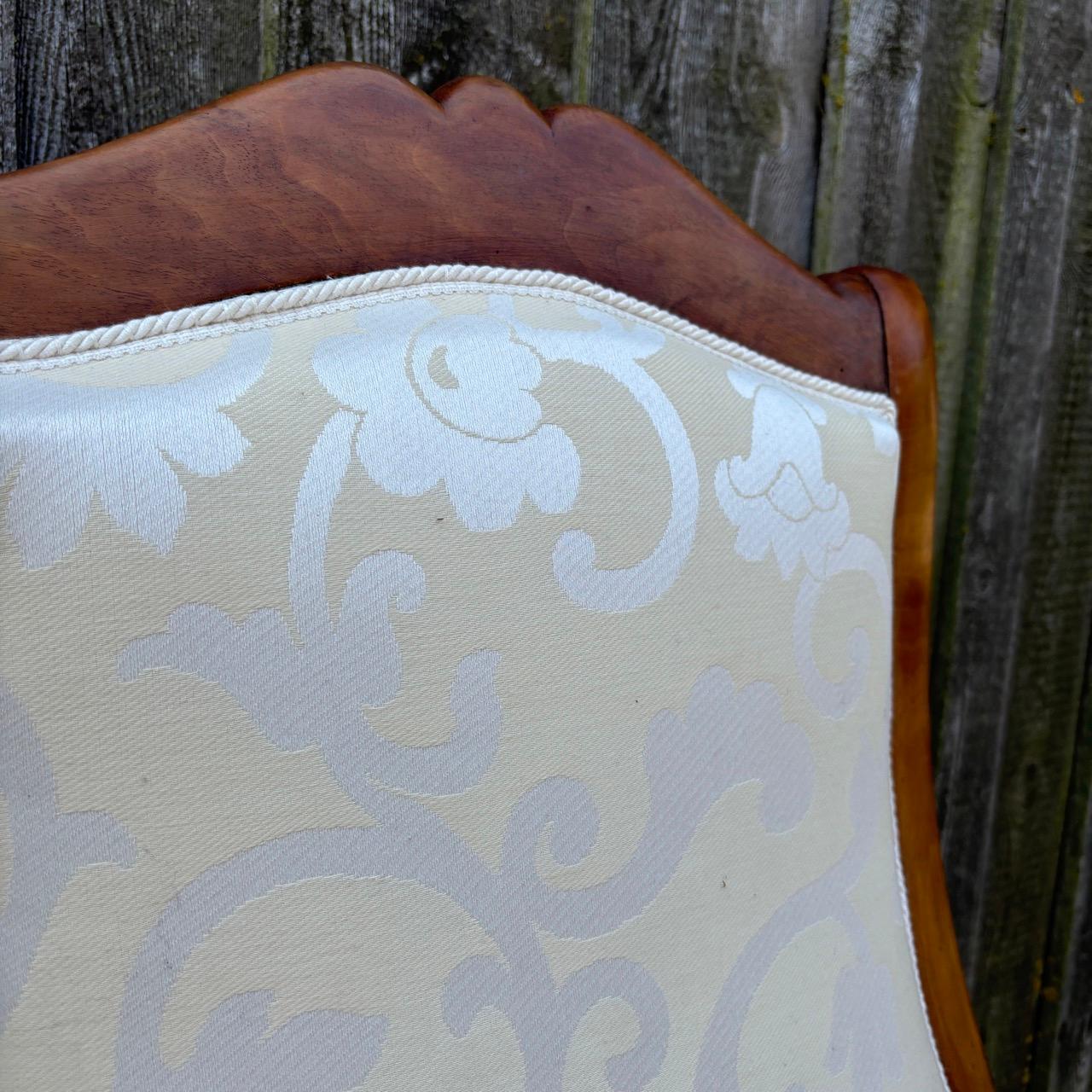 Voltaire armchair  France around 1850  Walnut and white fabric upholstery For Sale 5