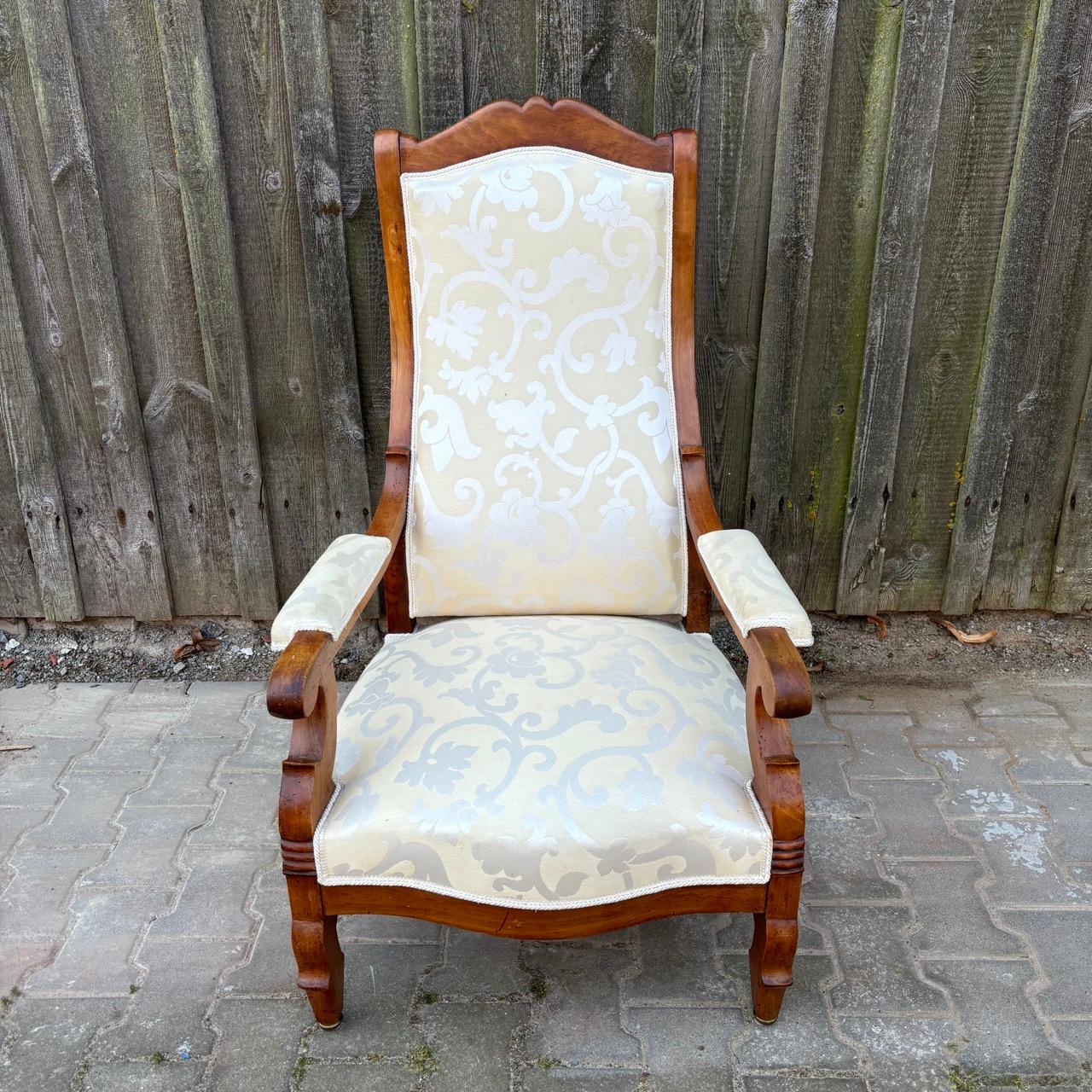 Louis Philippe Voltaire armchair  France around 1850  Walnut and white fabric upholstery For Sale