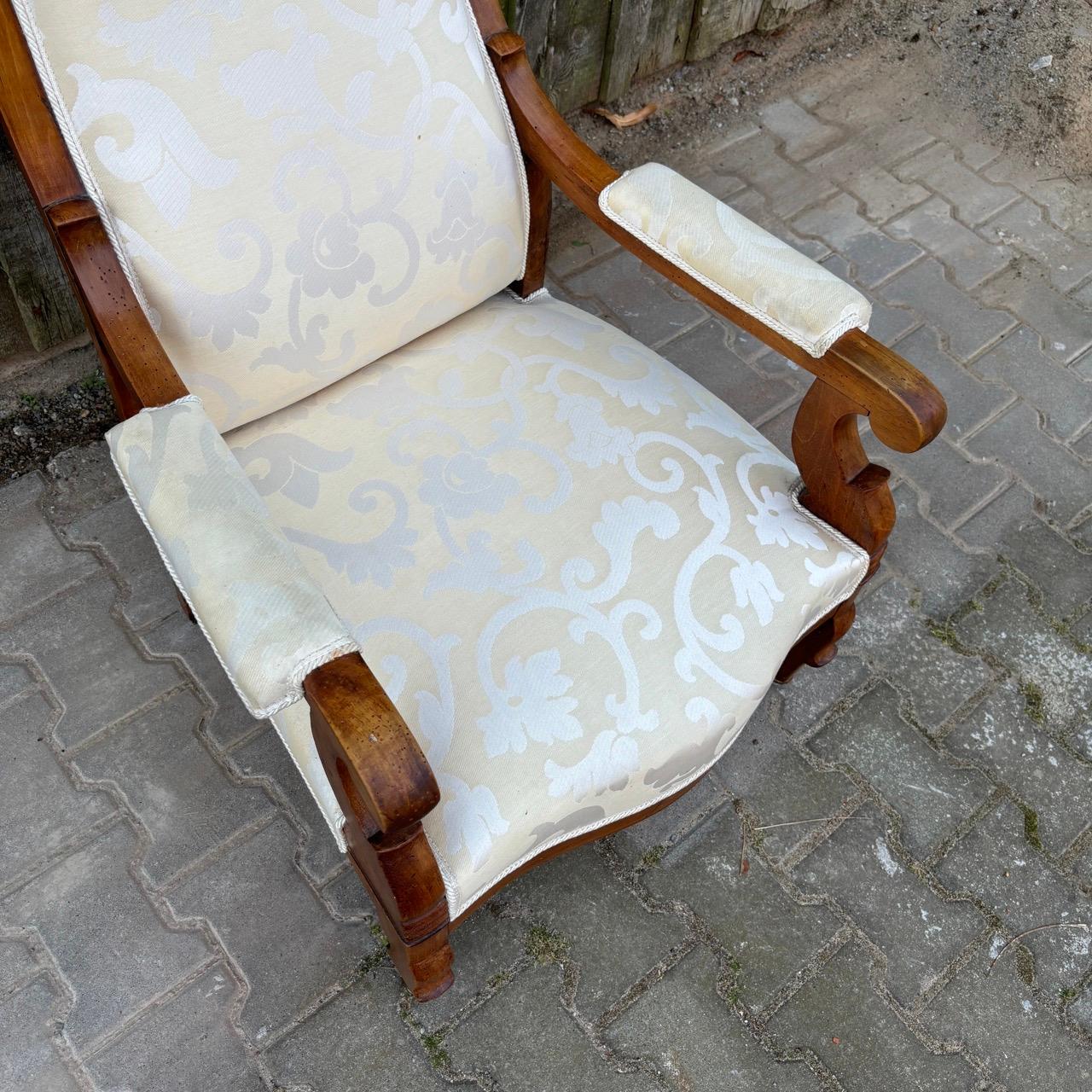 Nutwood Voltaire armchair  France around 1850  Walnut and white fabric upholstery For Sale