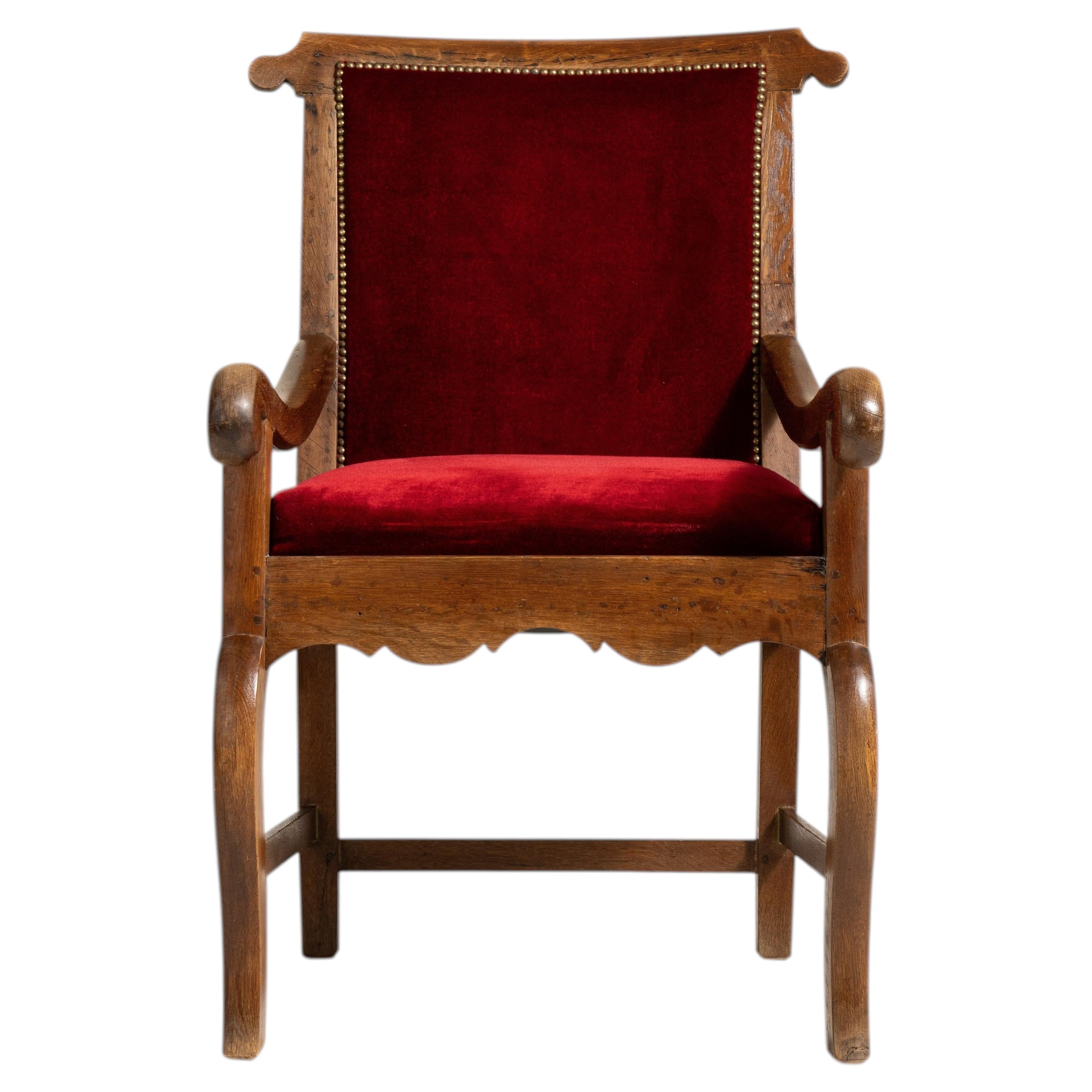 Voltaire-Sessel aus Eiche mit Samtbezug im Angebot