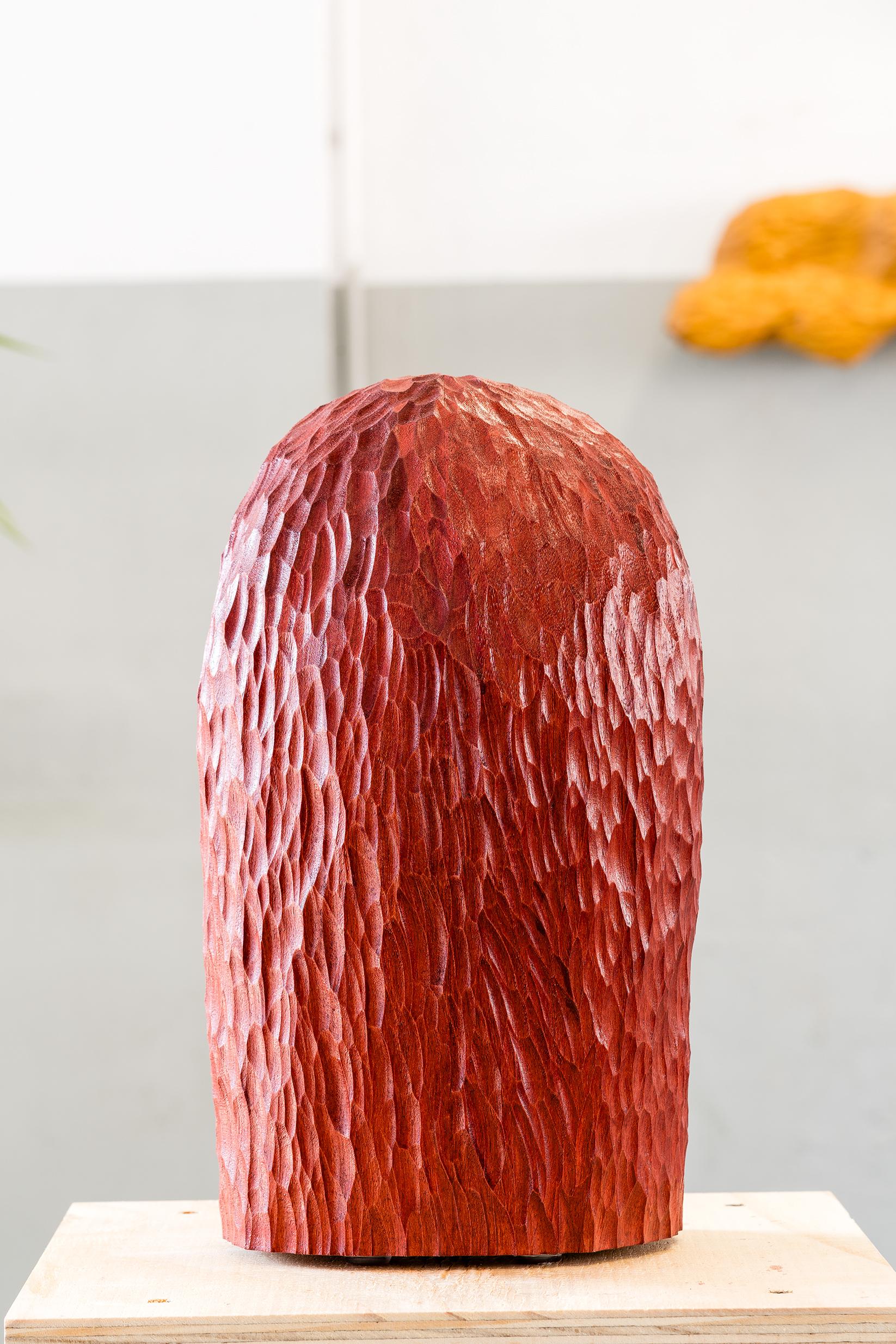 Olandese Lampada da tavolo Volume 01 in legno massiccio Abachi tinto mogano rosso di Wood Tellurico in vendita