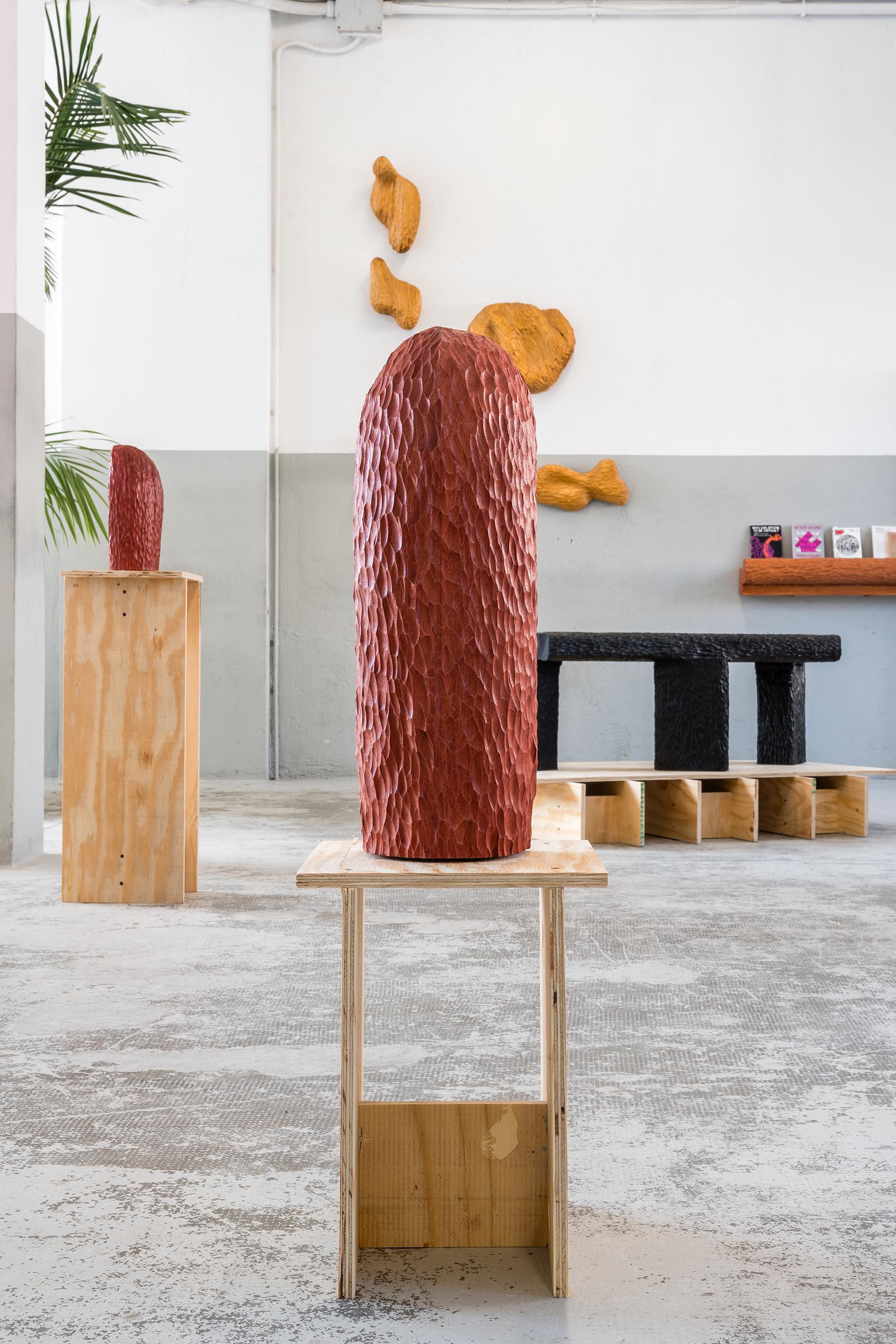 Olandese Lampada Volume 02 in legno massiccio Abachi tinto mogano rosso di Wood Tellurico in vendita