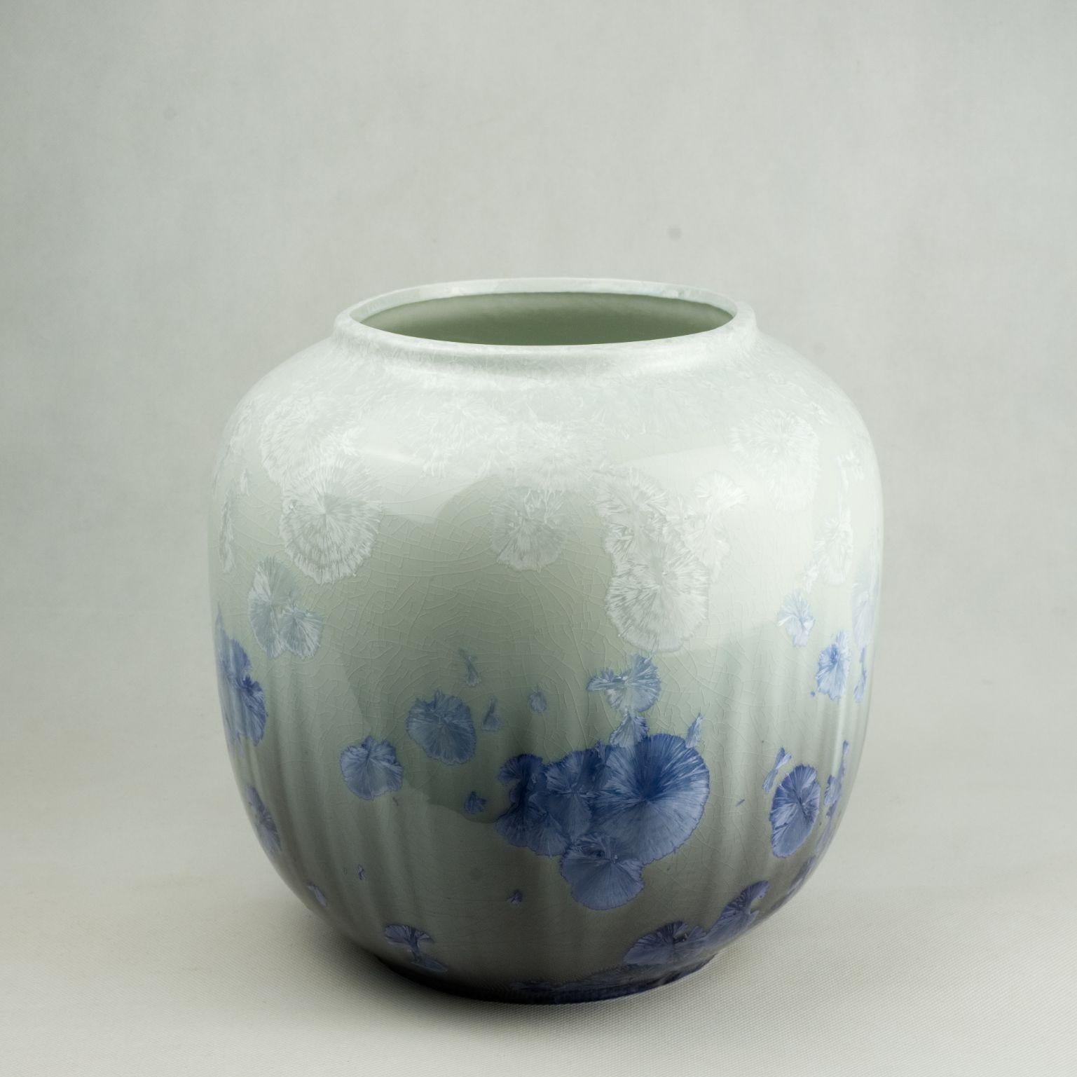 Volume 3 vase by Milan Pekar
Dimensions: D 27 x H 27 cm
Materials: Glaze, Porcelain

Hand-made in the Czech Republic. 

Also available: different colors and patterns

Established own studio August 2009 – Focus mainly on porcelain, developing